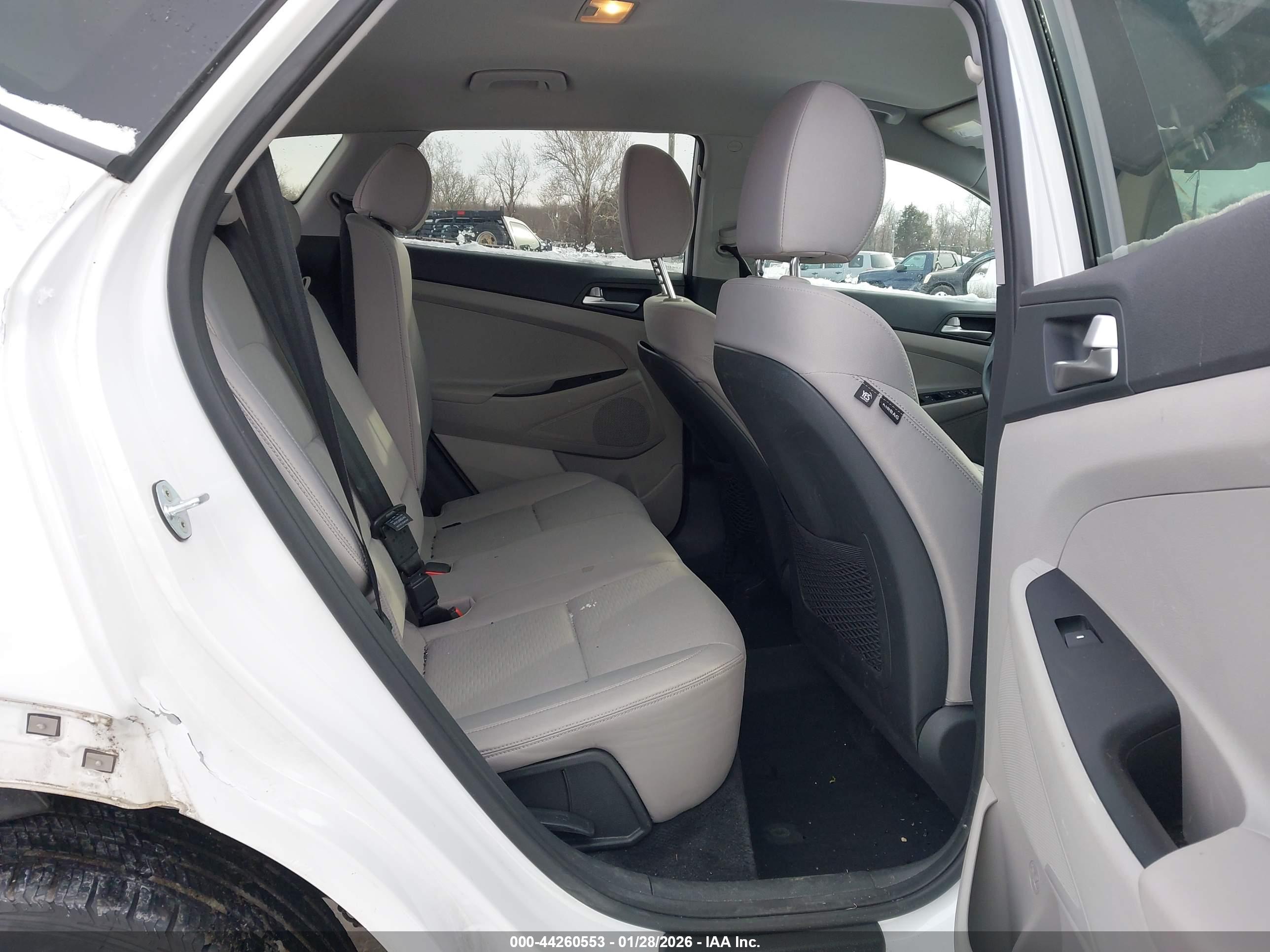 HYUNDAI TUCSON image 8