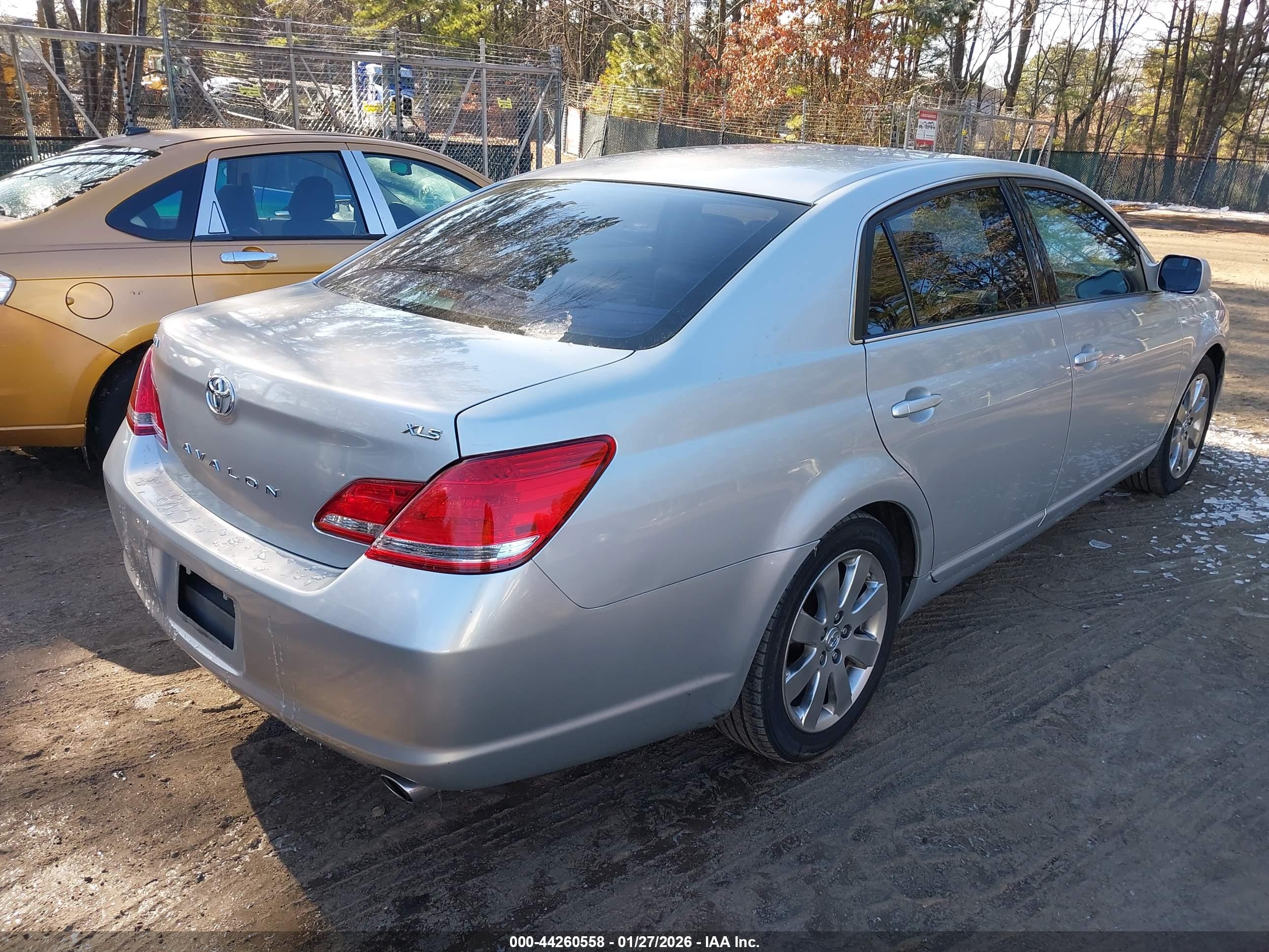 TOYOTA AVALON image 4
