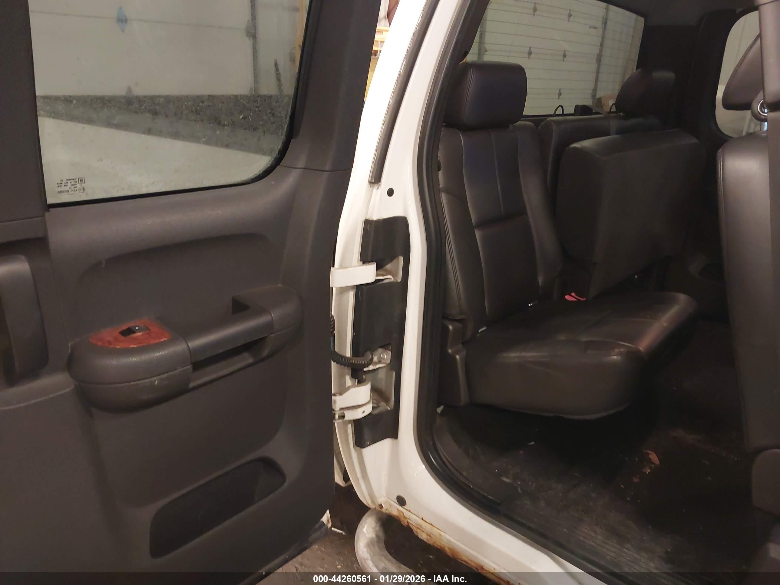 GMC SIERRA image 8