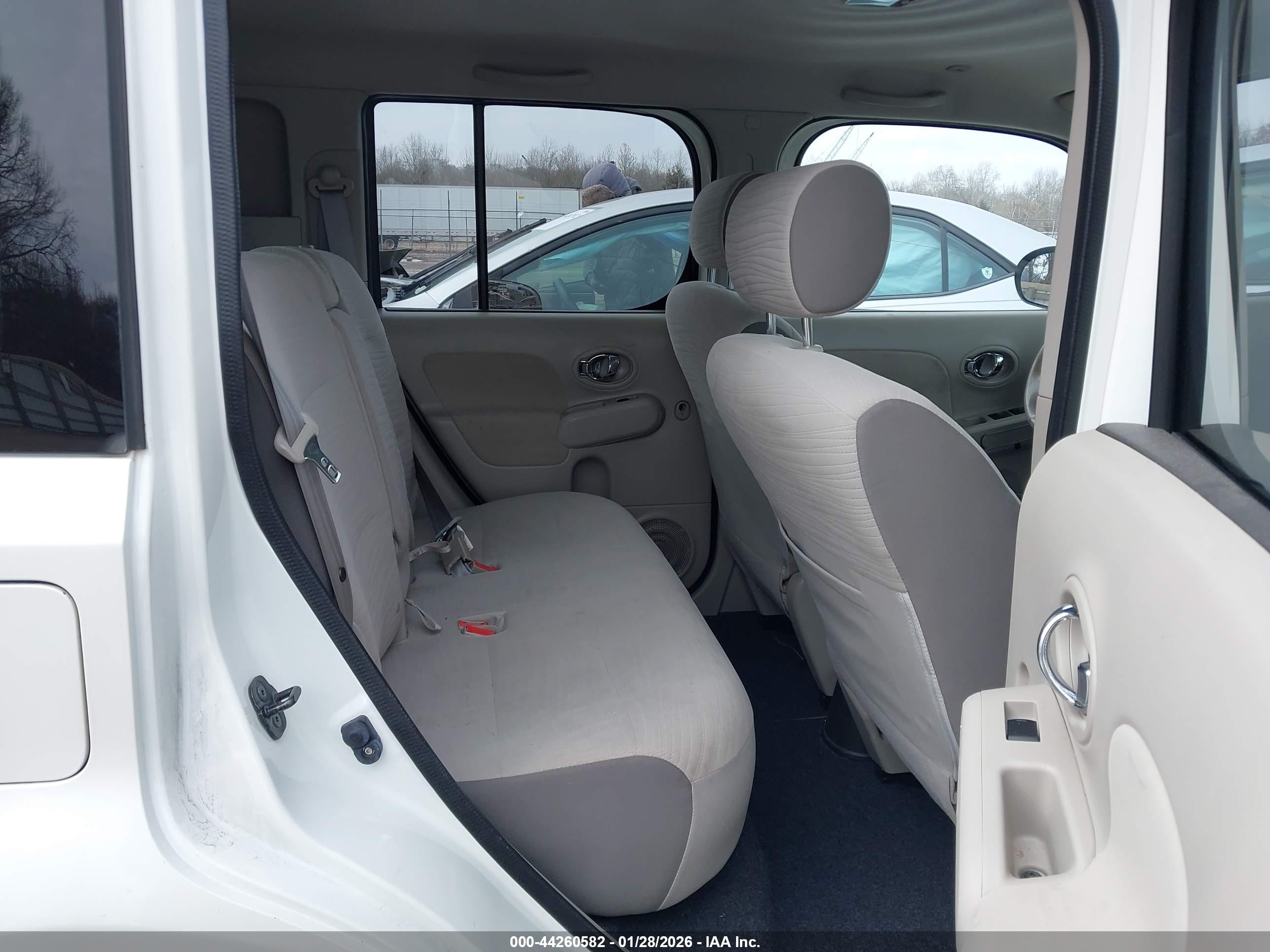 NISSAN CUBE image 8