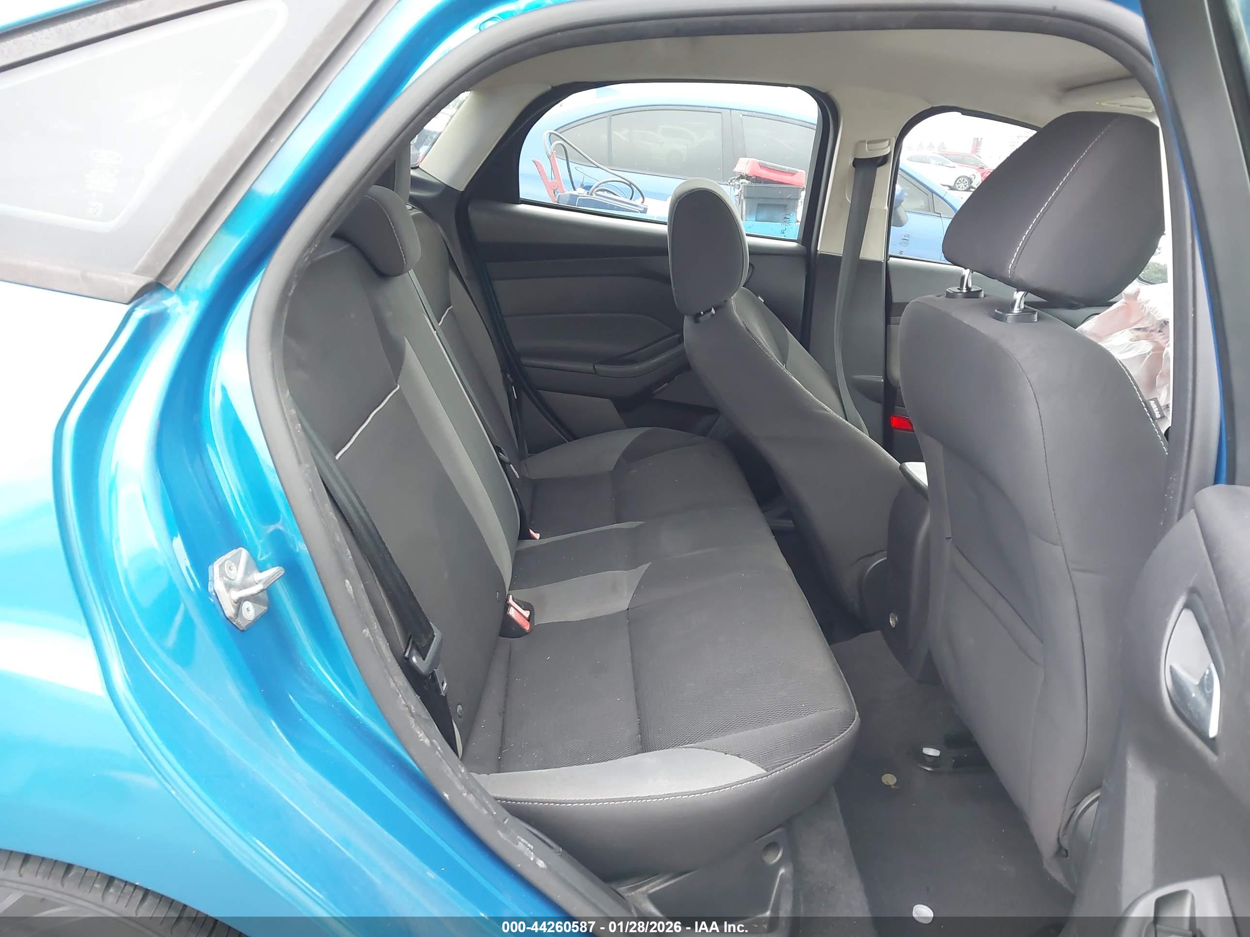 FORD FOCUS image 8