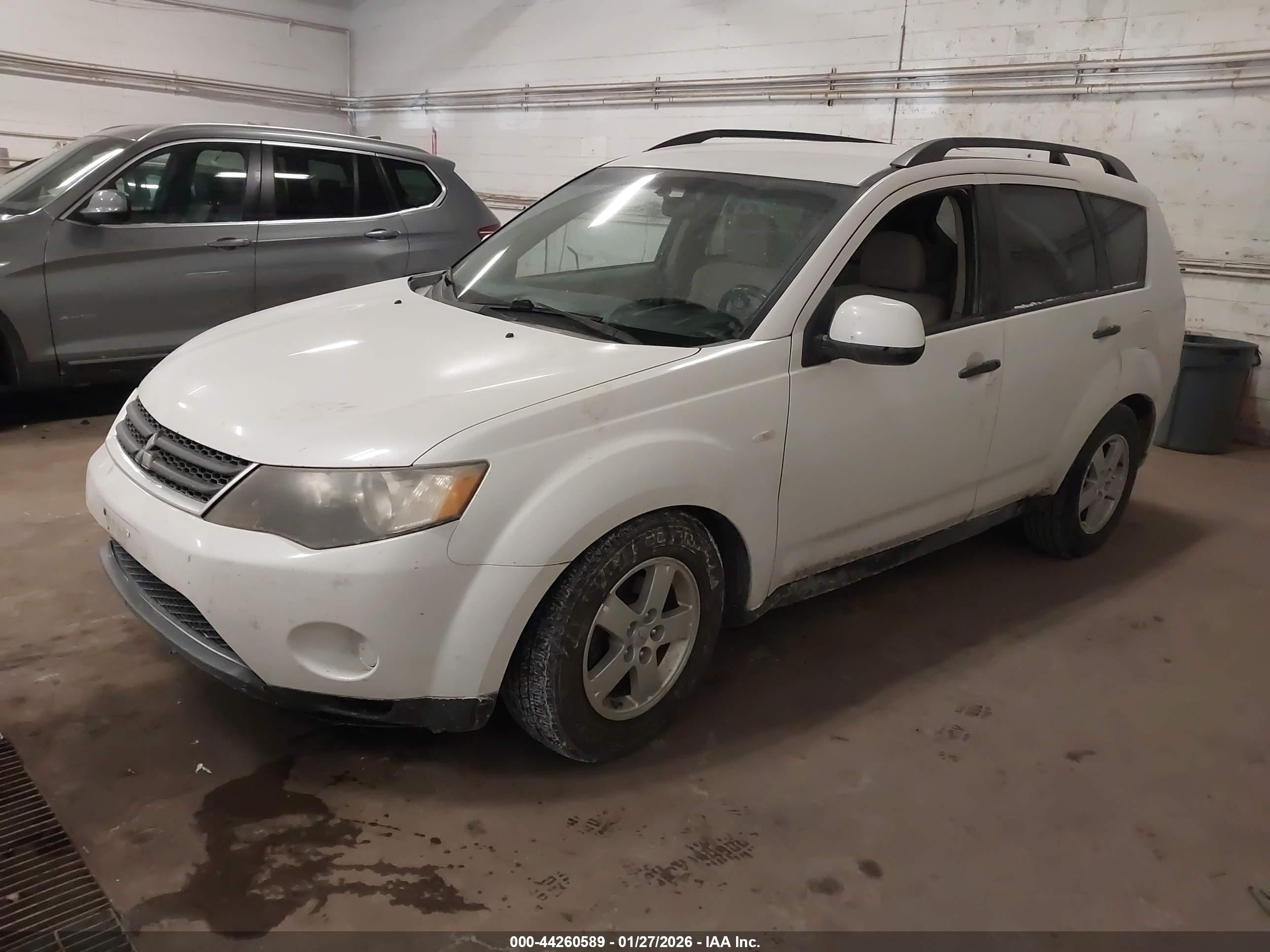 MITSUBISHI OUTLANDER image 2