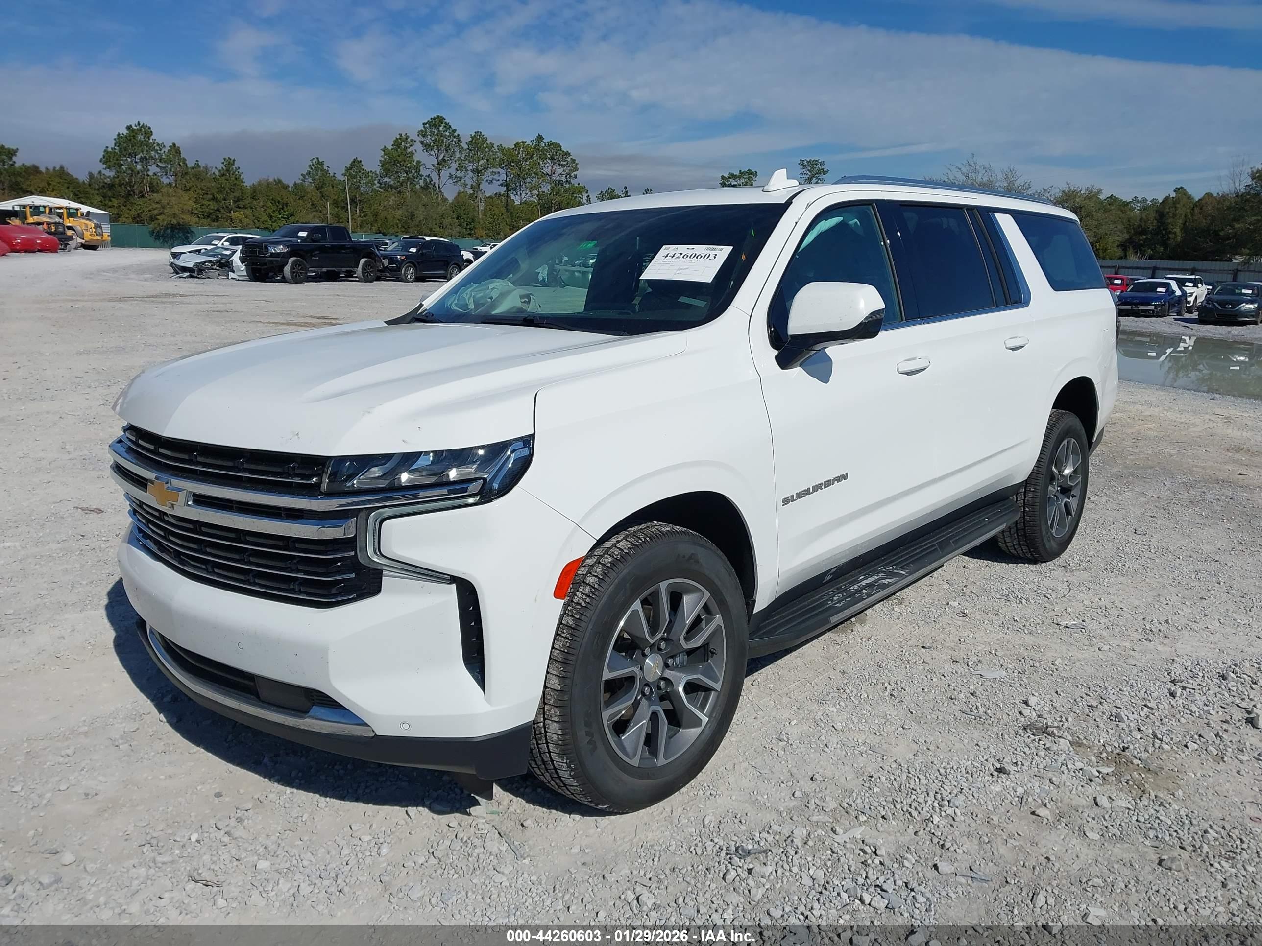CHEVROLET SUBURBAN image 2