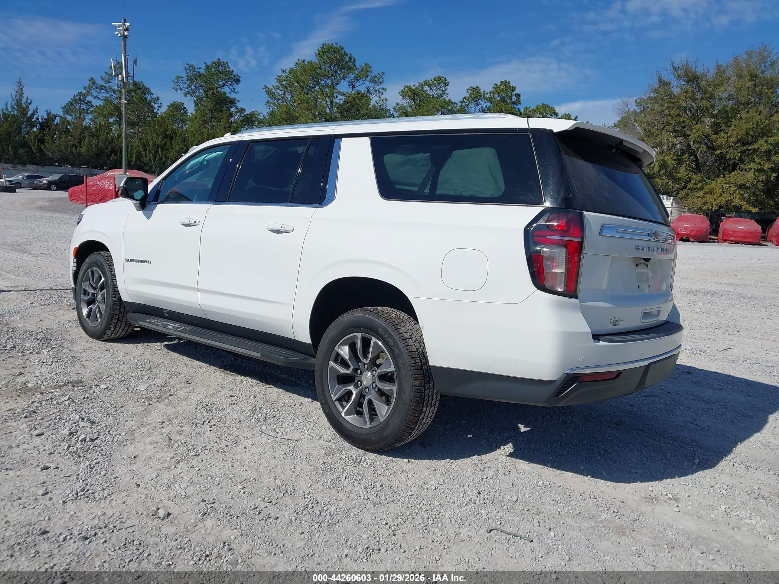 CHEVROLET SUBURBAN image 3