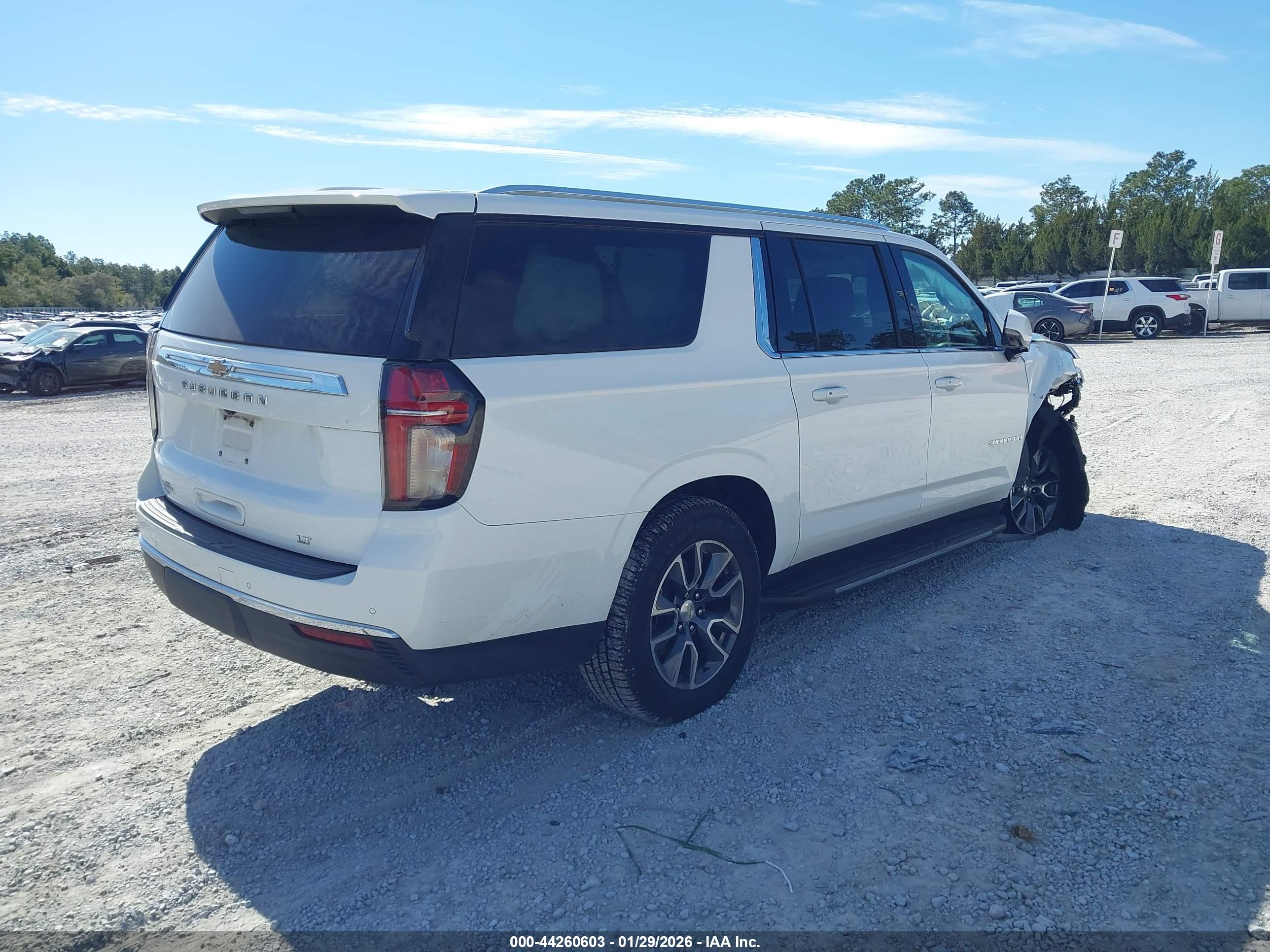 CHEVROLET SUBURBAN image 4