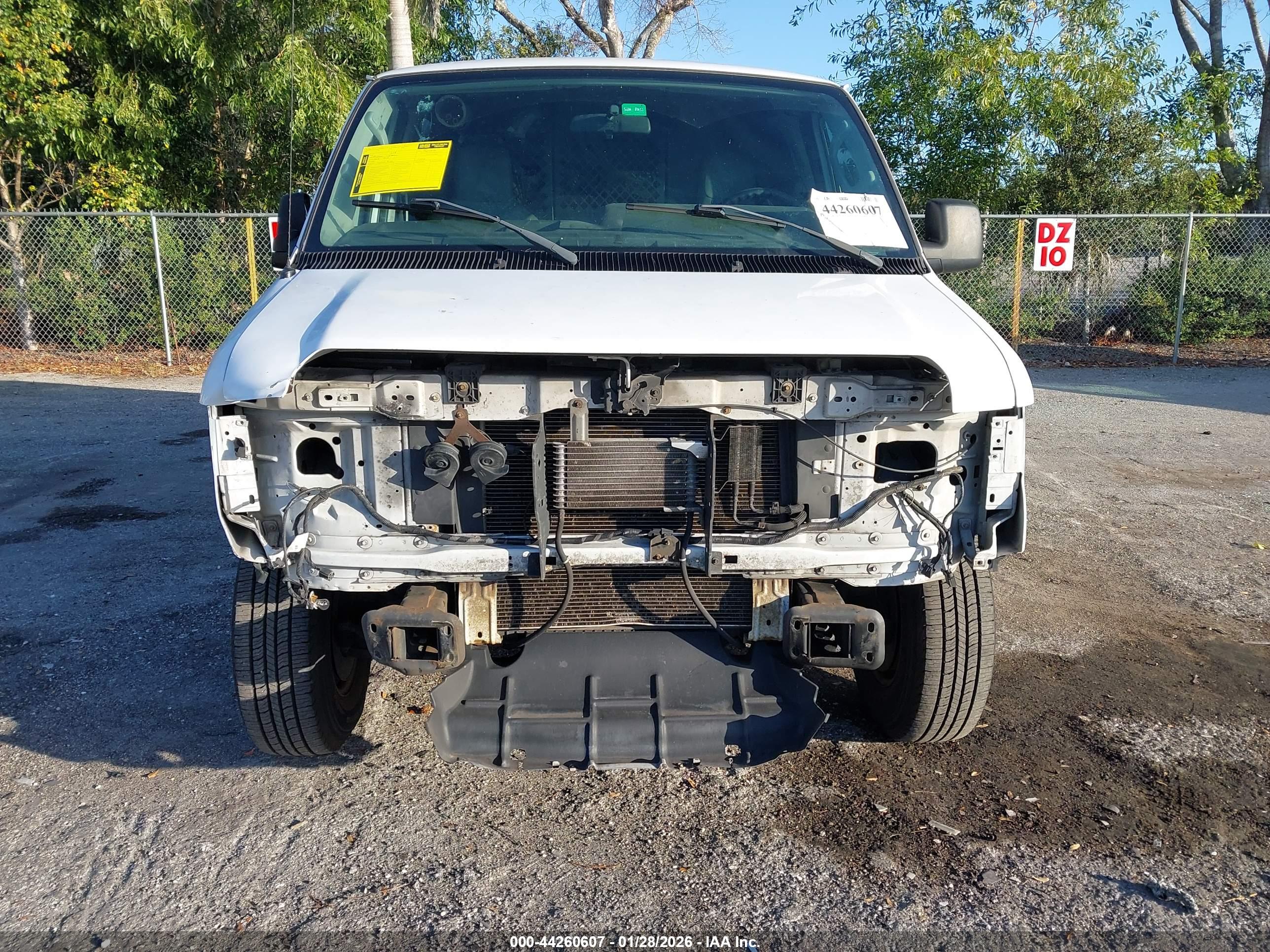 FORD E-250 image 6