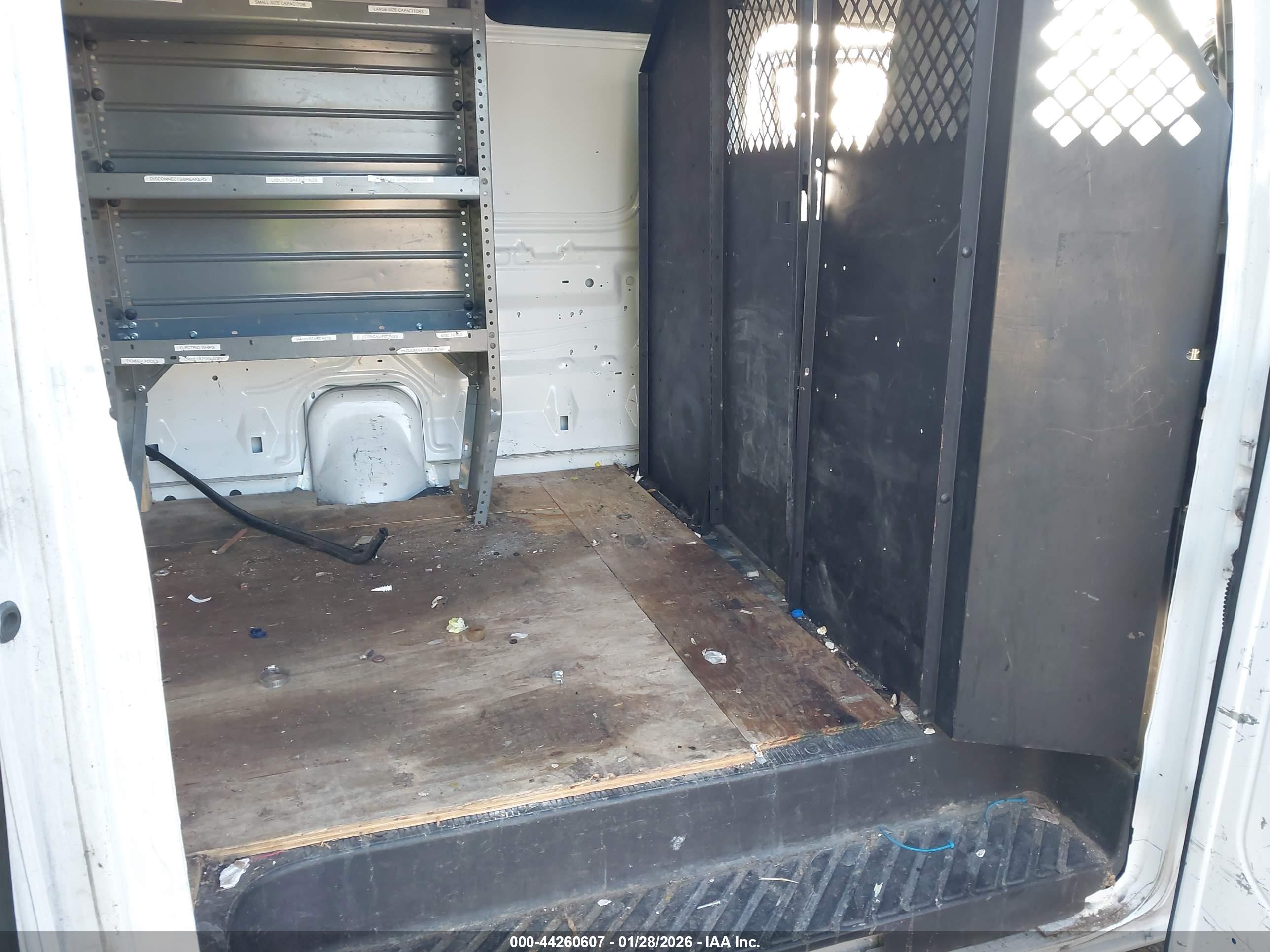 FORD E-250 image 8