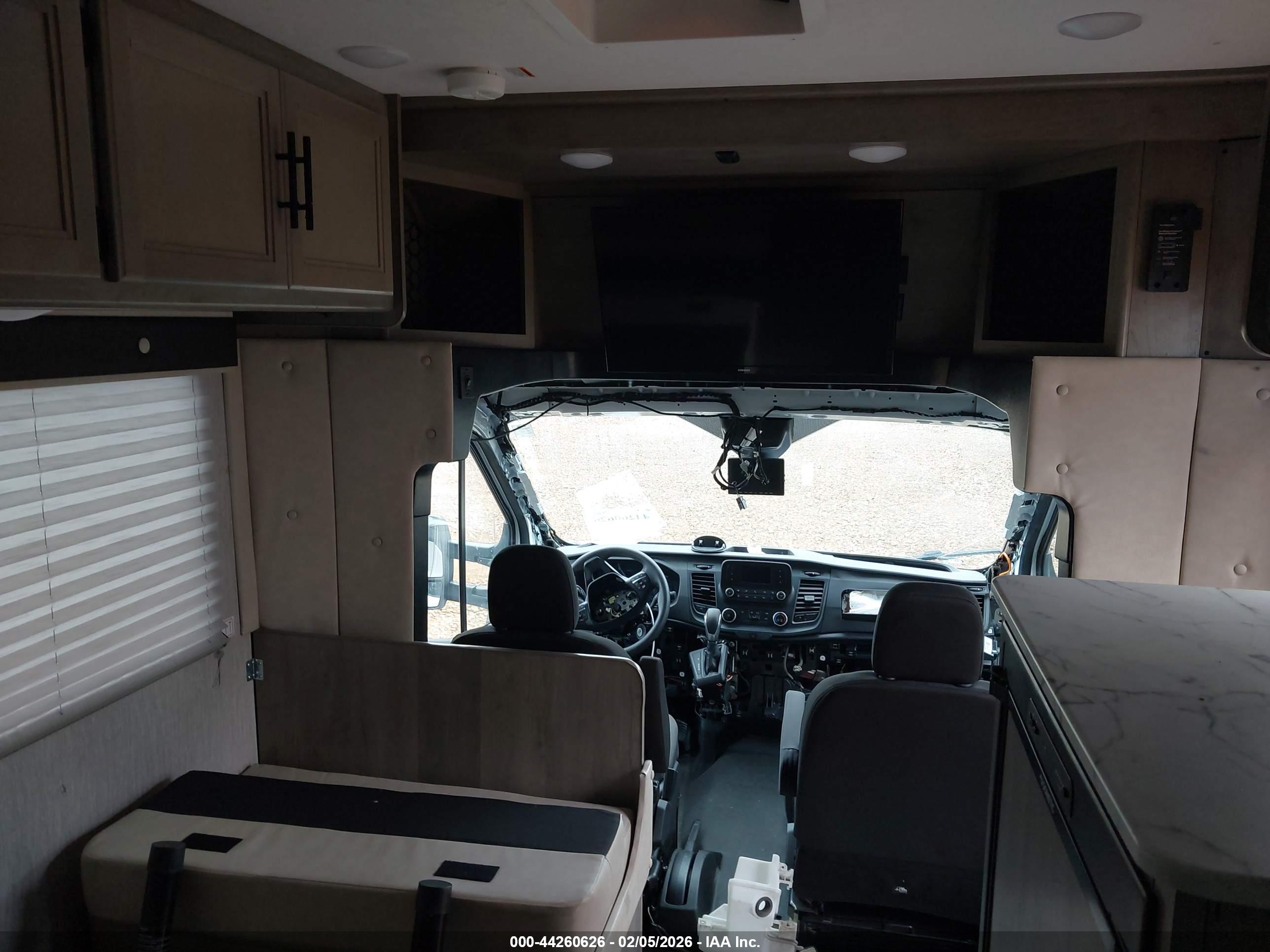 FORD TRANSIT-350 image 8
