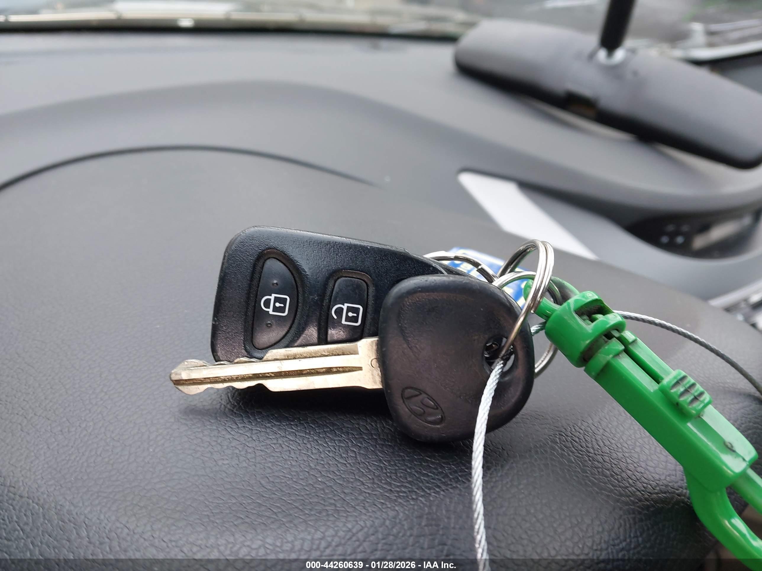 HYUNDAI ELANTRA image 11