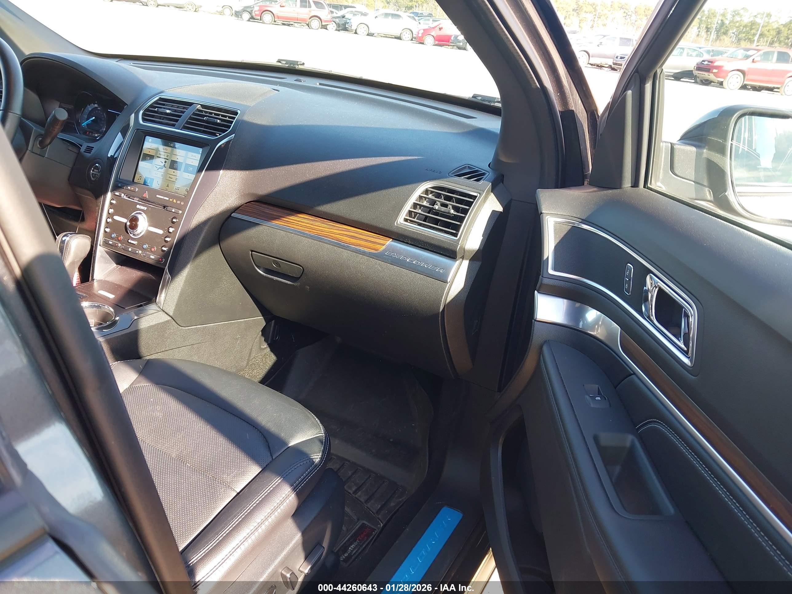 FORD EXPLORER image 5