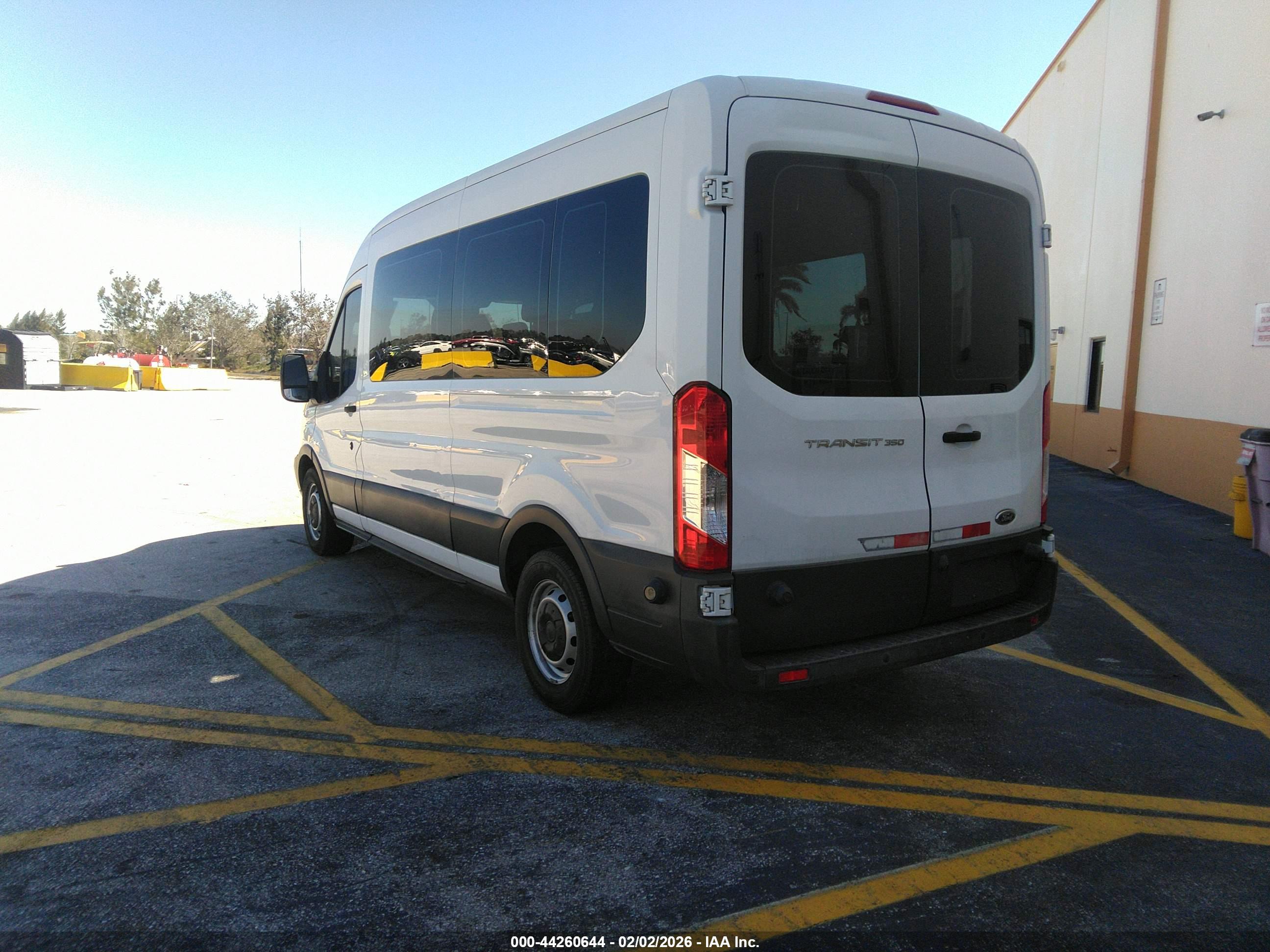 FORD TRANSIT-350 image 3