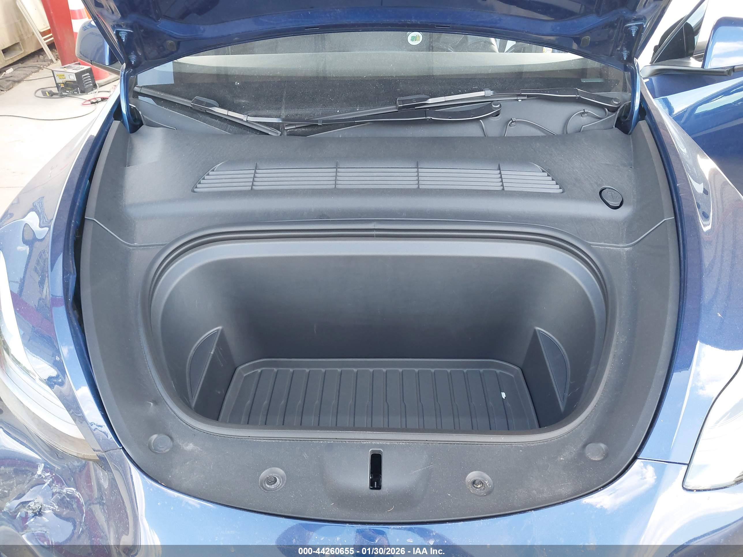 TESLA MODEL image 10