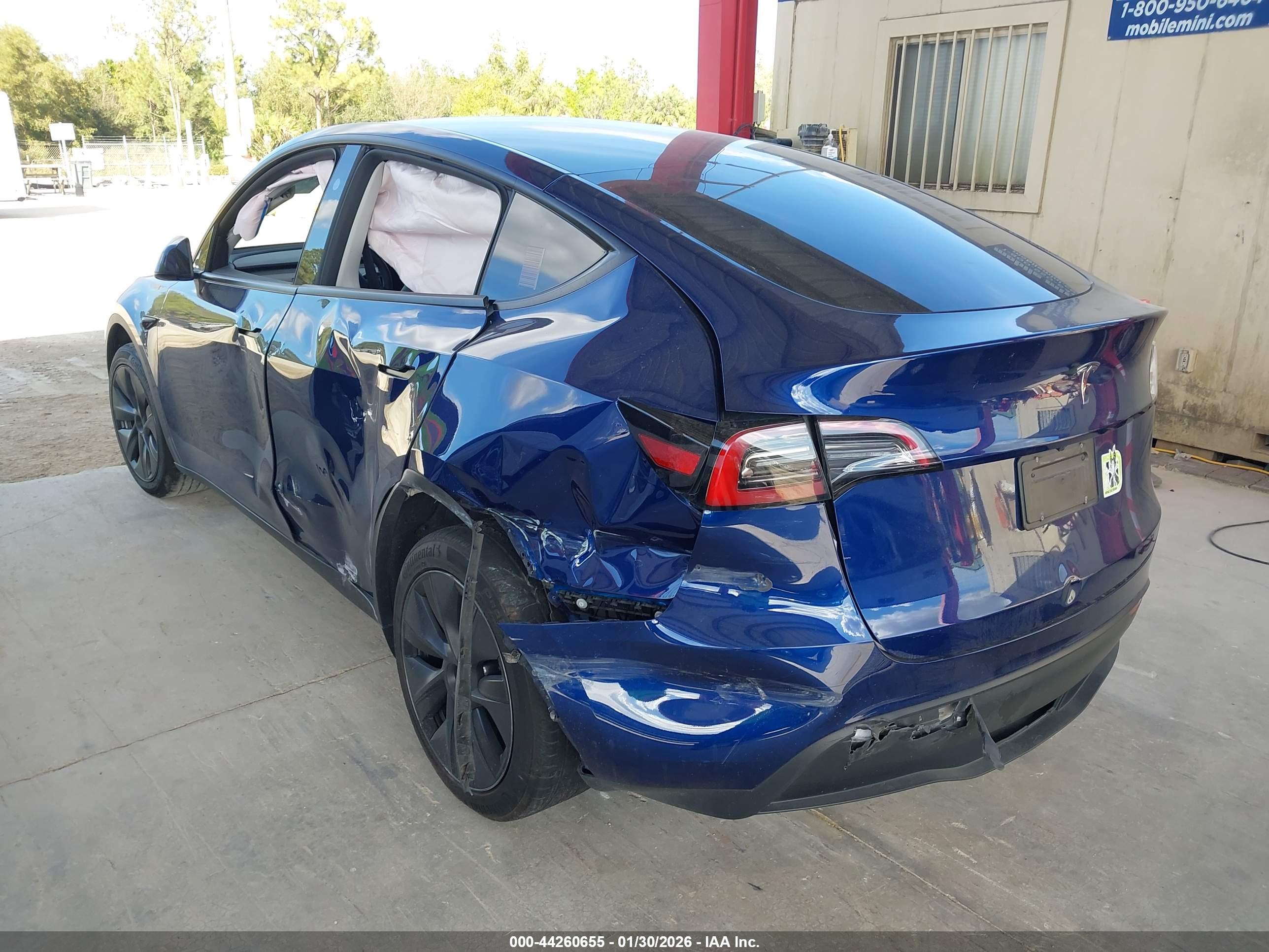 TESLA MODEL image 3