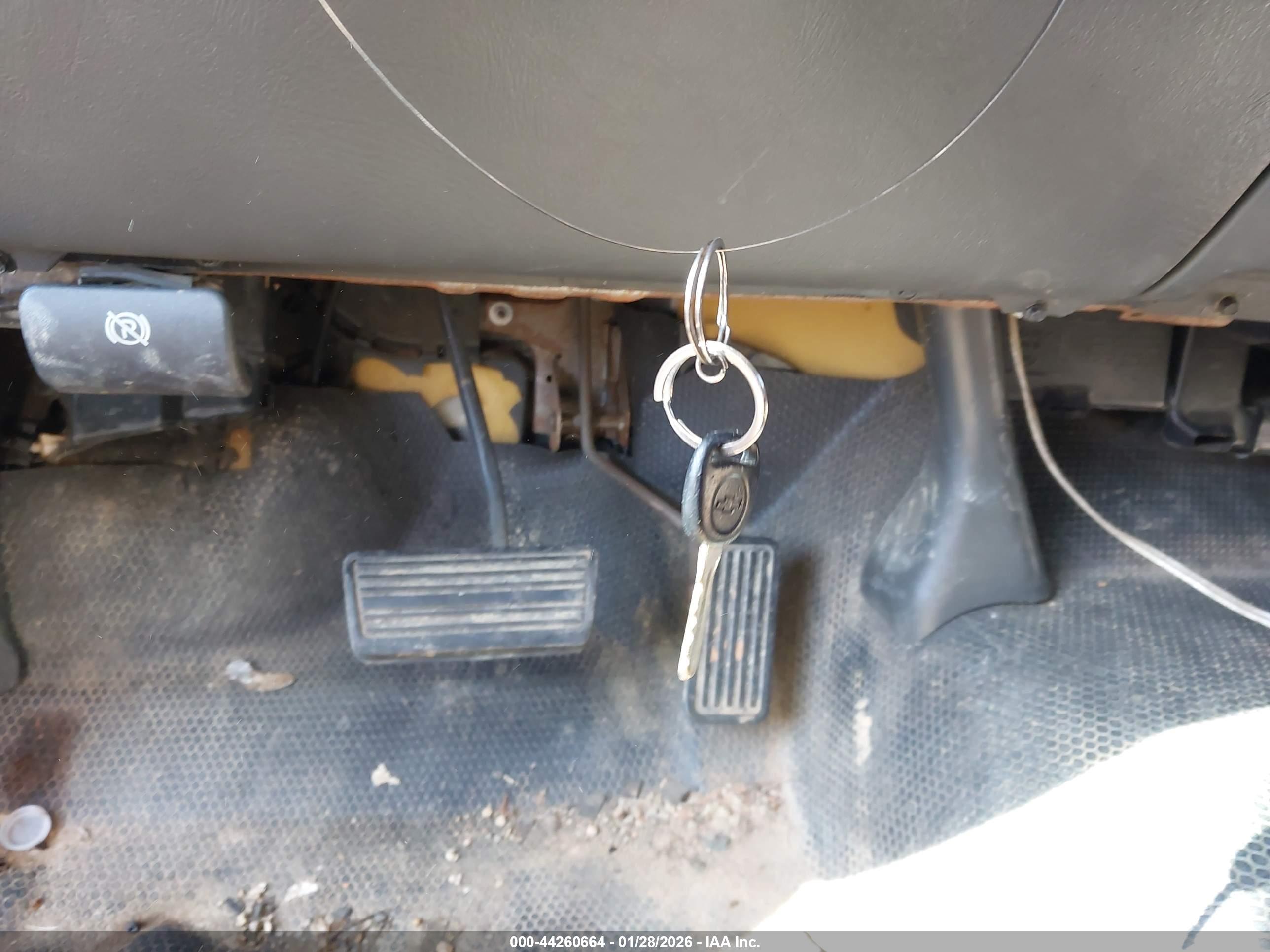 CHEVROLET SILVERADO image 11