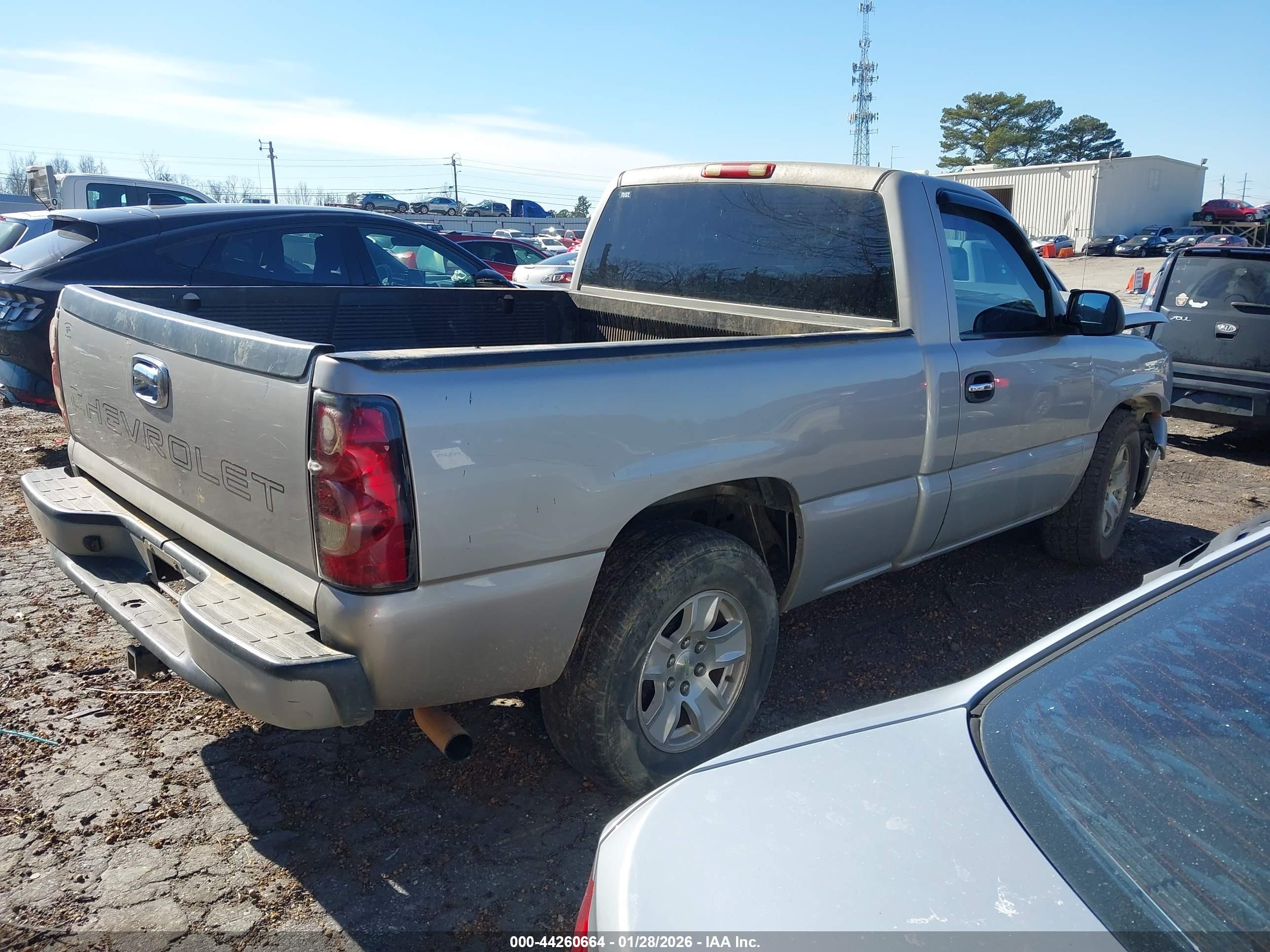 CHEVROLET SILVERADO image 4