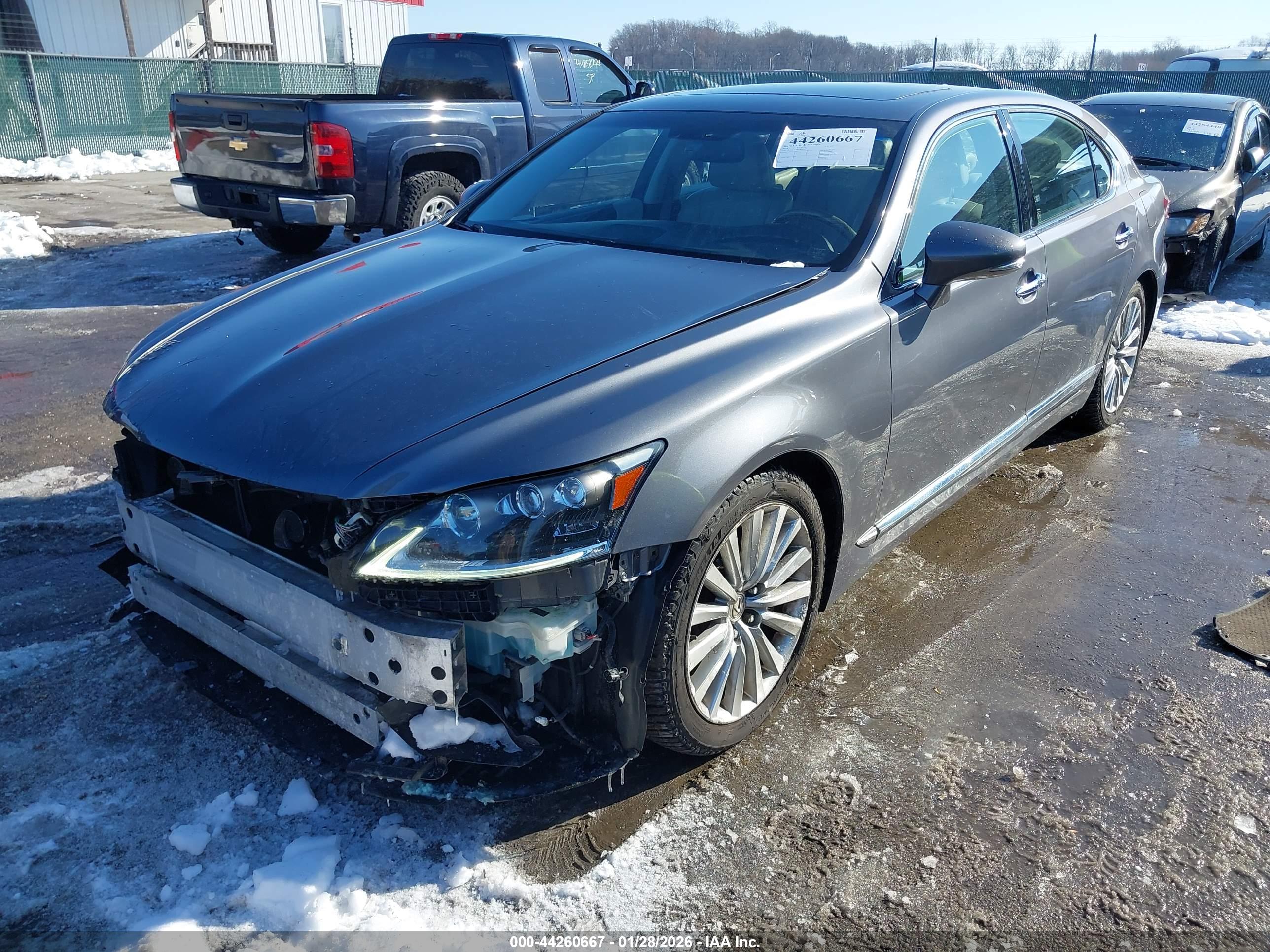 LEXUS LS image 2