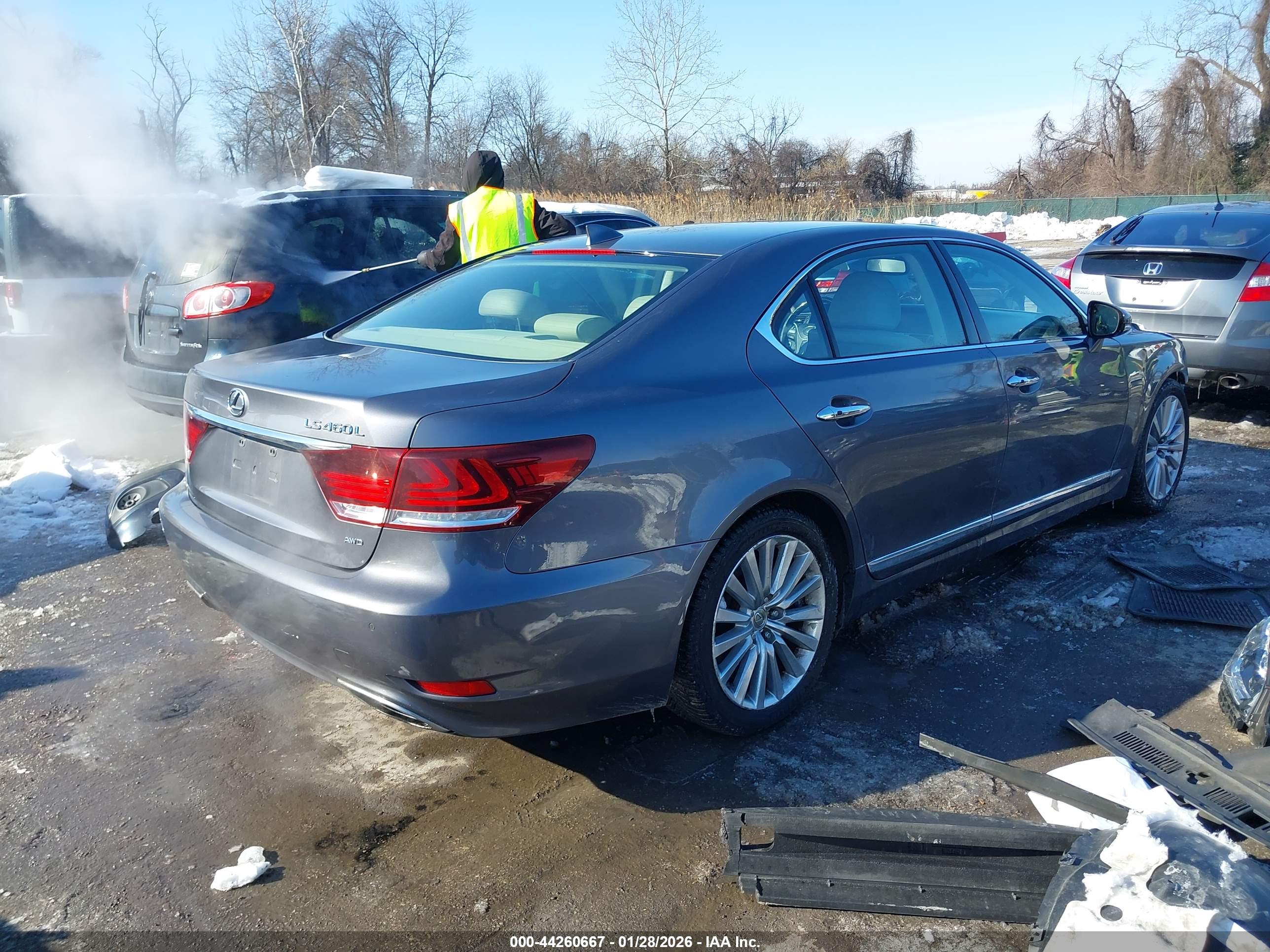 LEXUS LS image 4