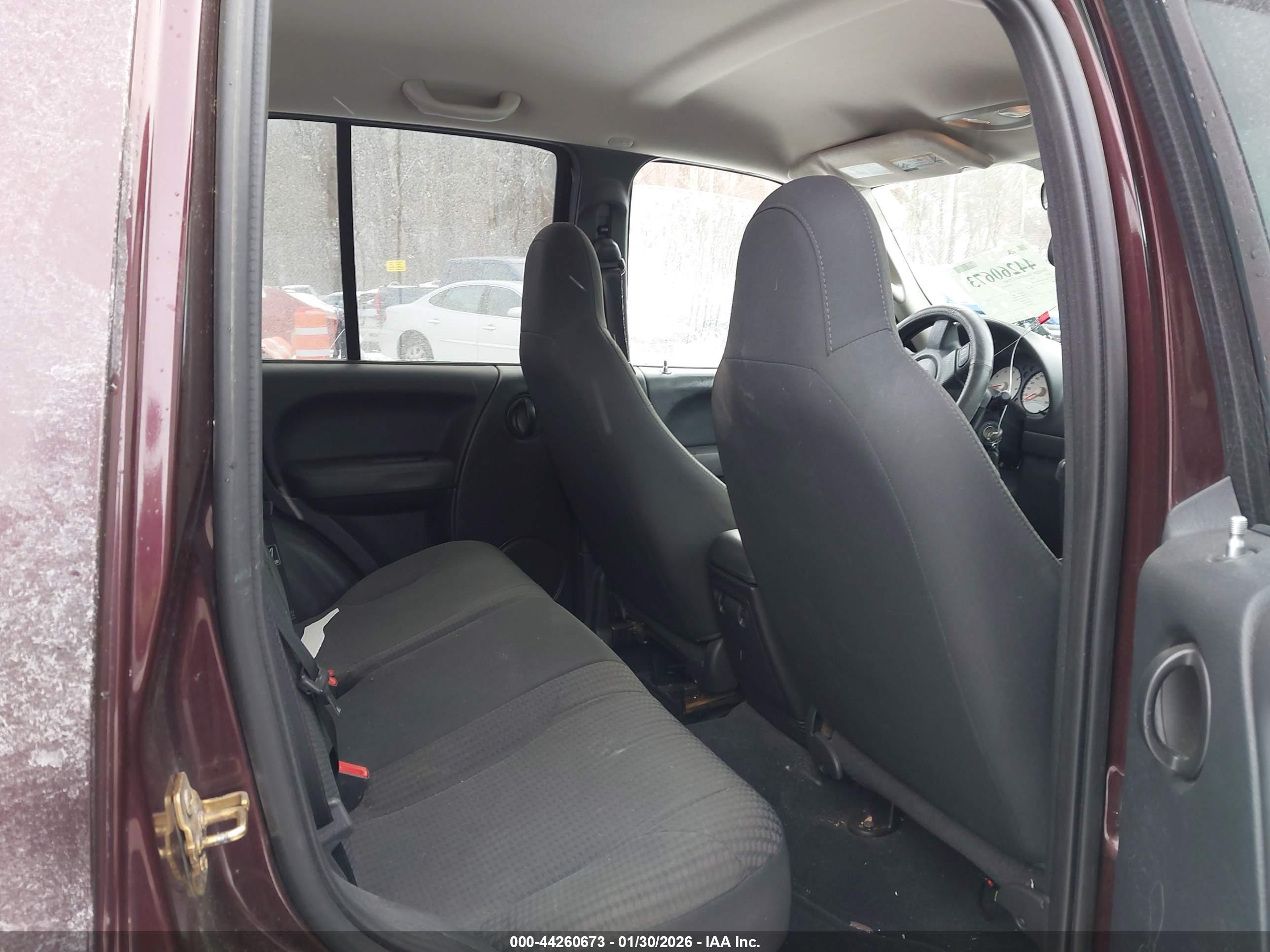 JEEP LIBERTY image 8