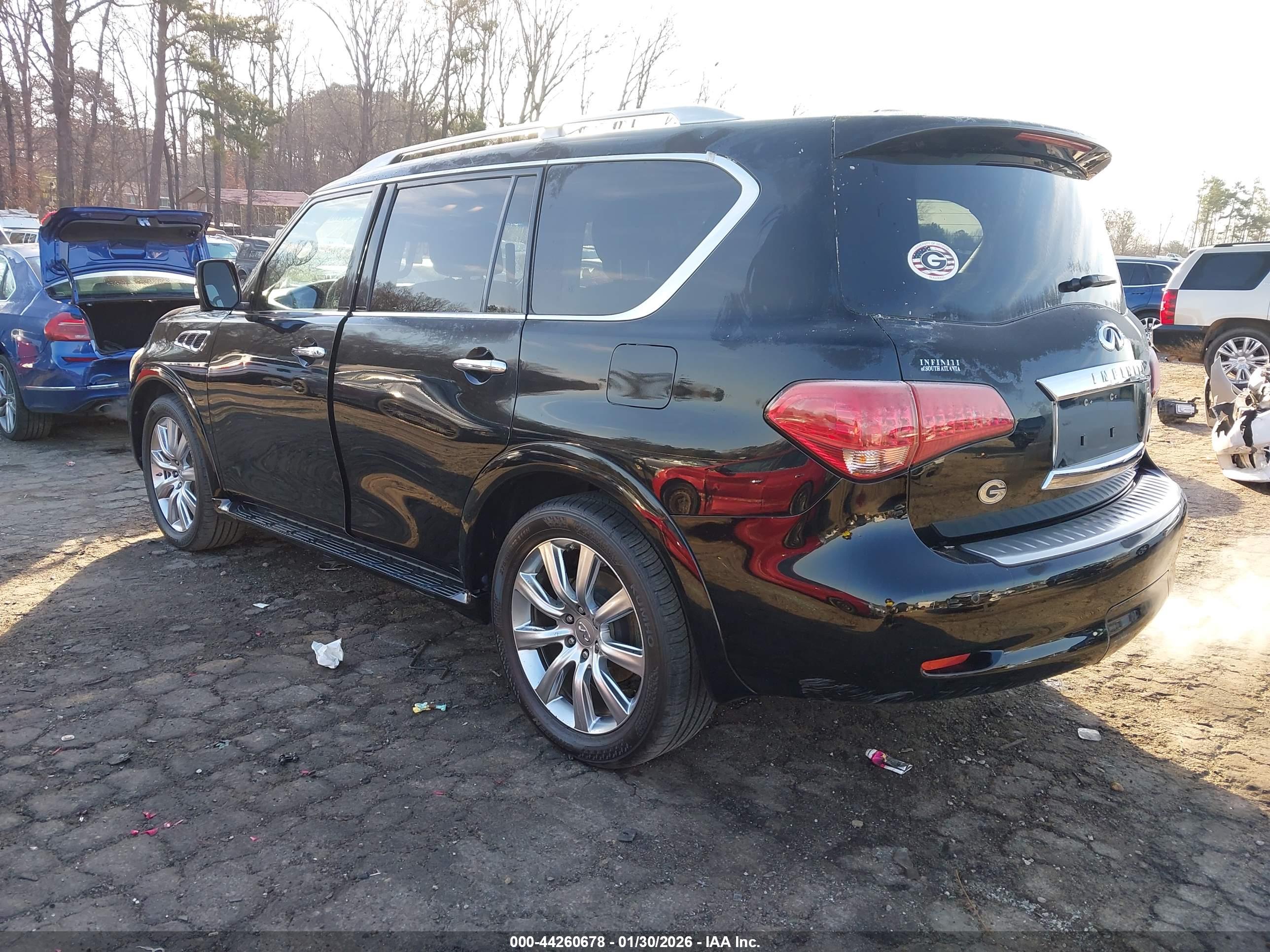 INFINITI QX56 image 3