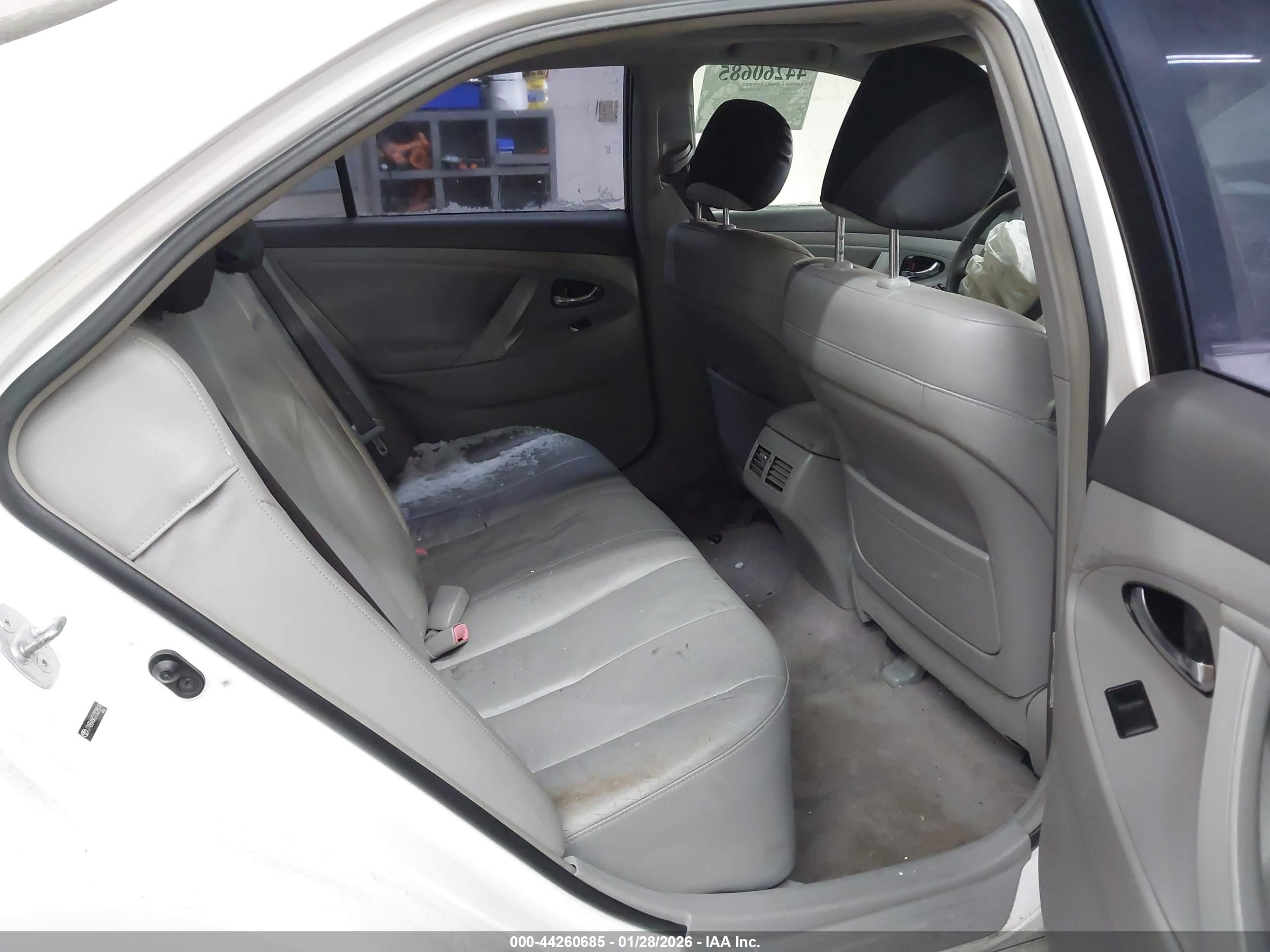 TOYOTA CAMRY image 8