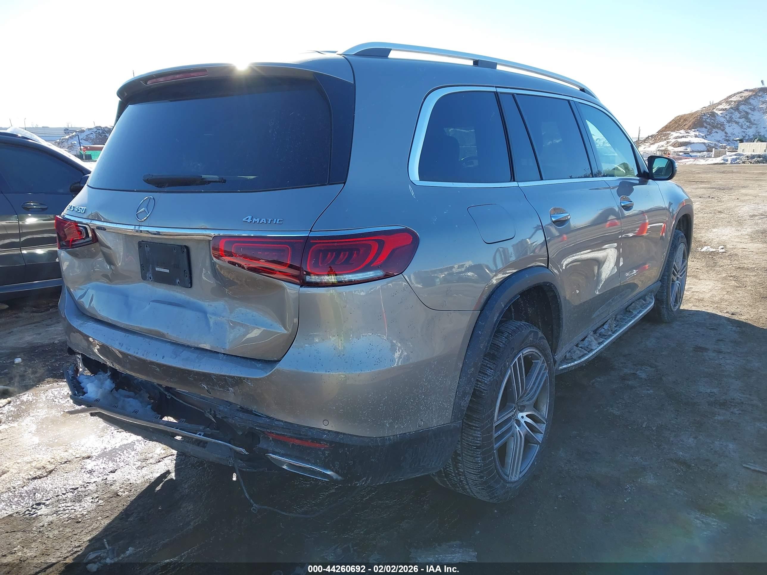 MERCEDES-BENZ GLS image 4