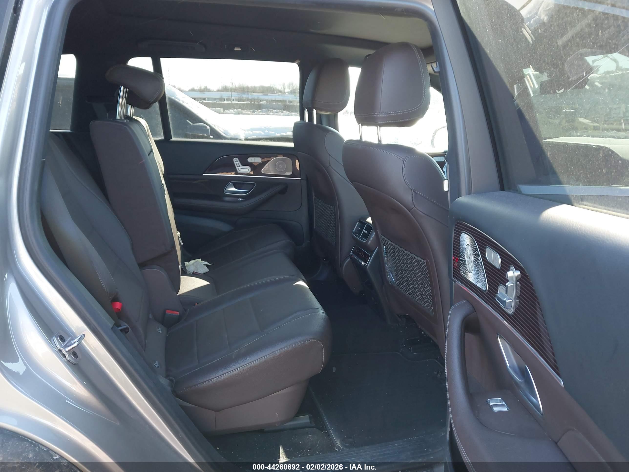 MERCEDES-BENZ GLS image 8