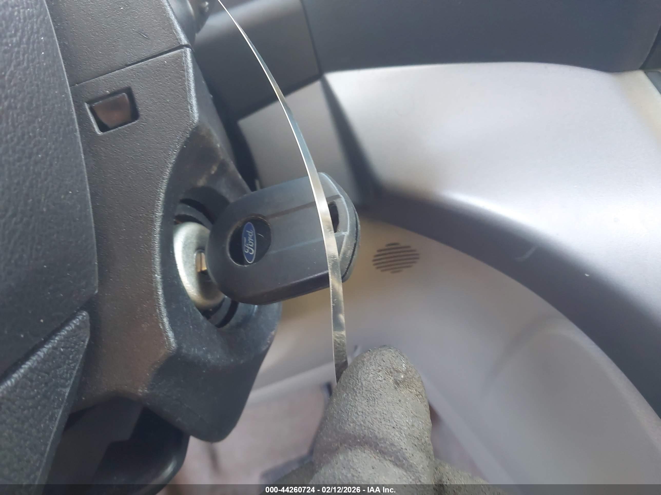 FORD ESCAPE image 11
