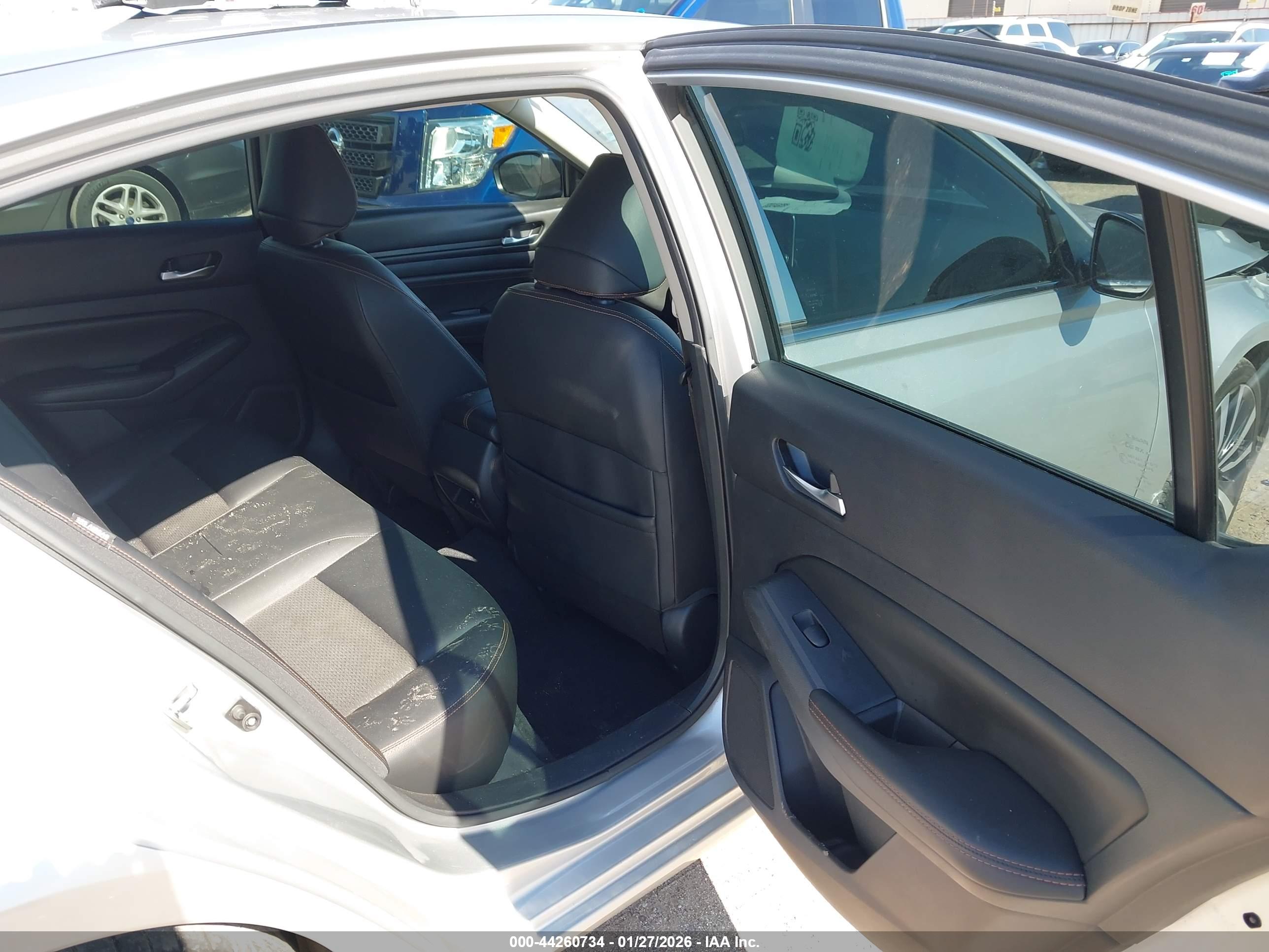 NISSAN ALTIMA image 8