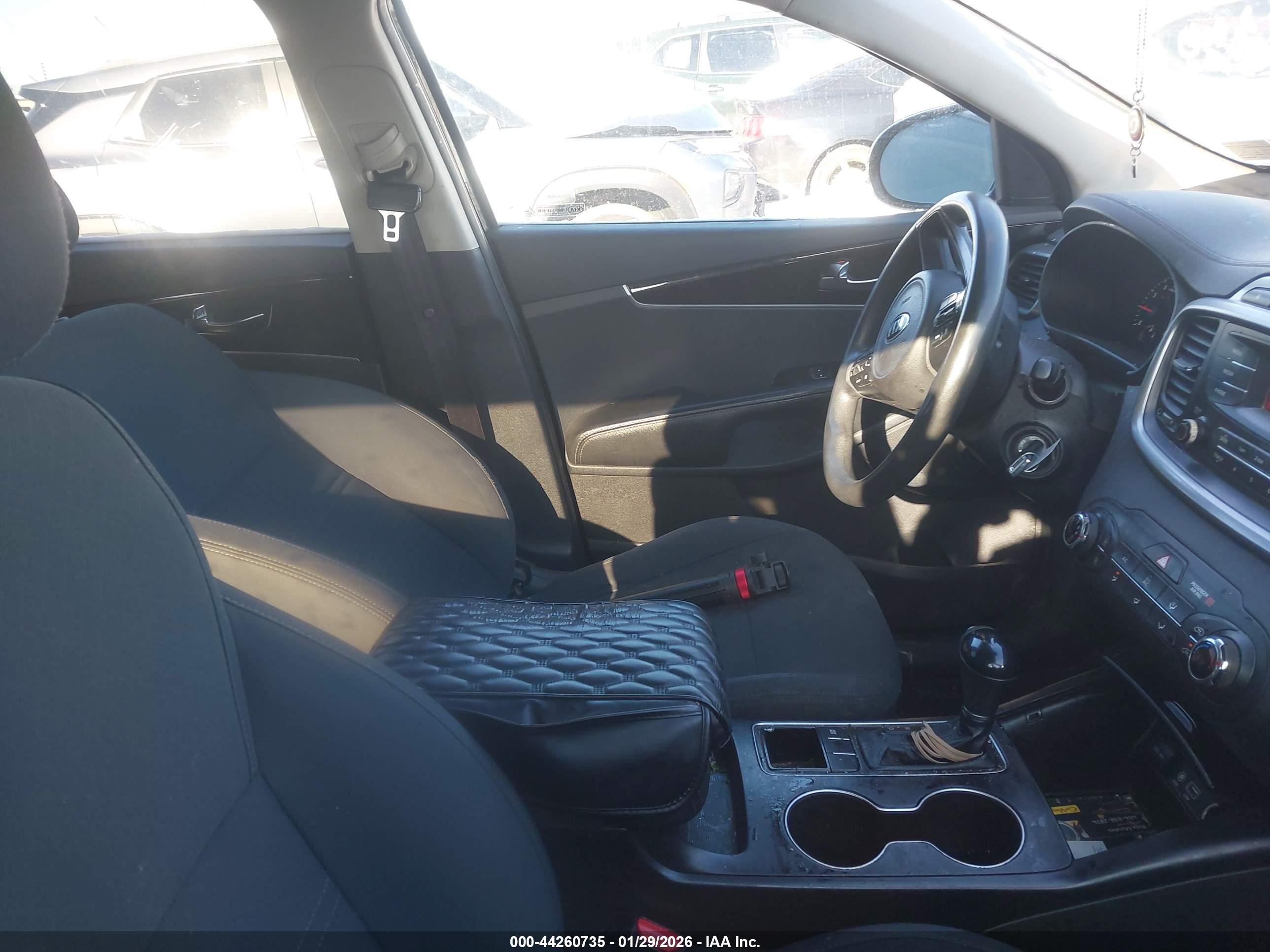 KIA SORENTO image 5