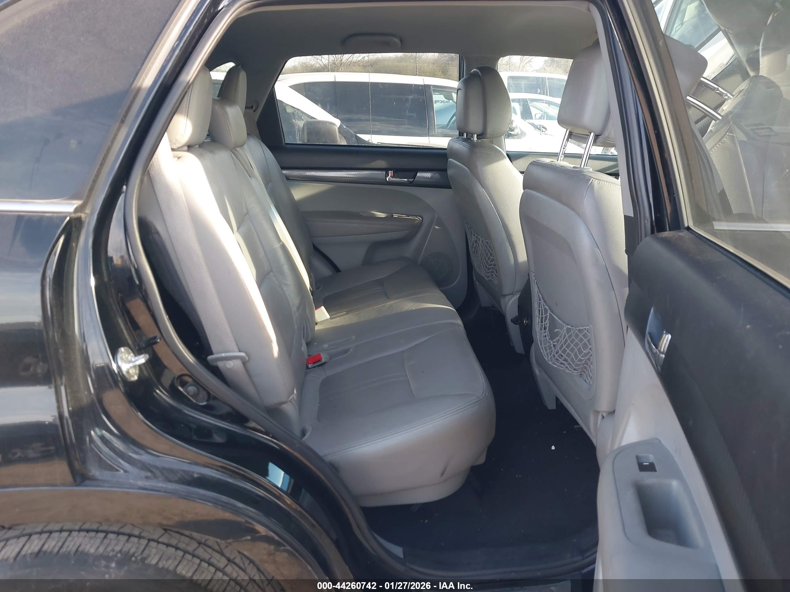 KIA SORENTO image 8