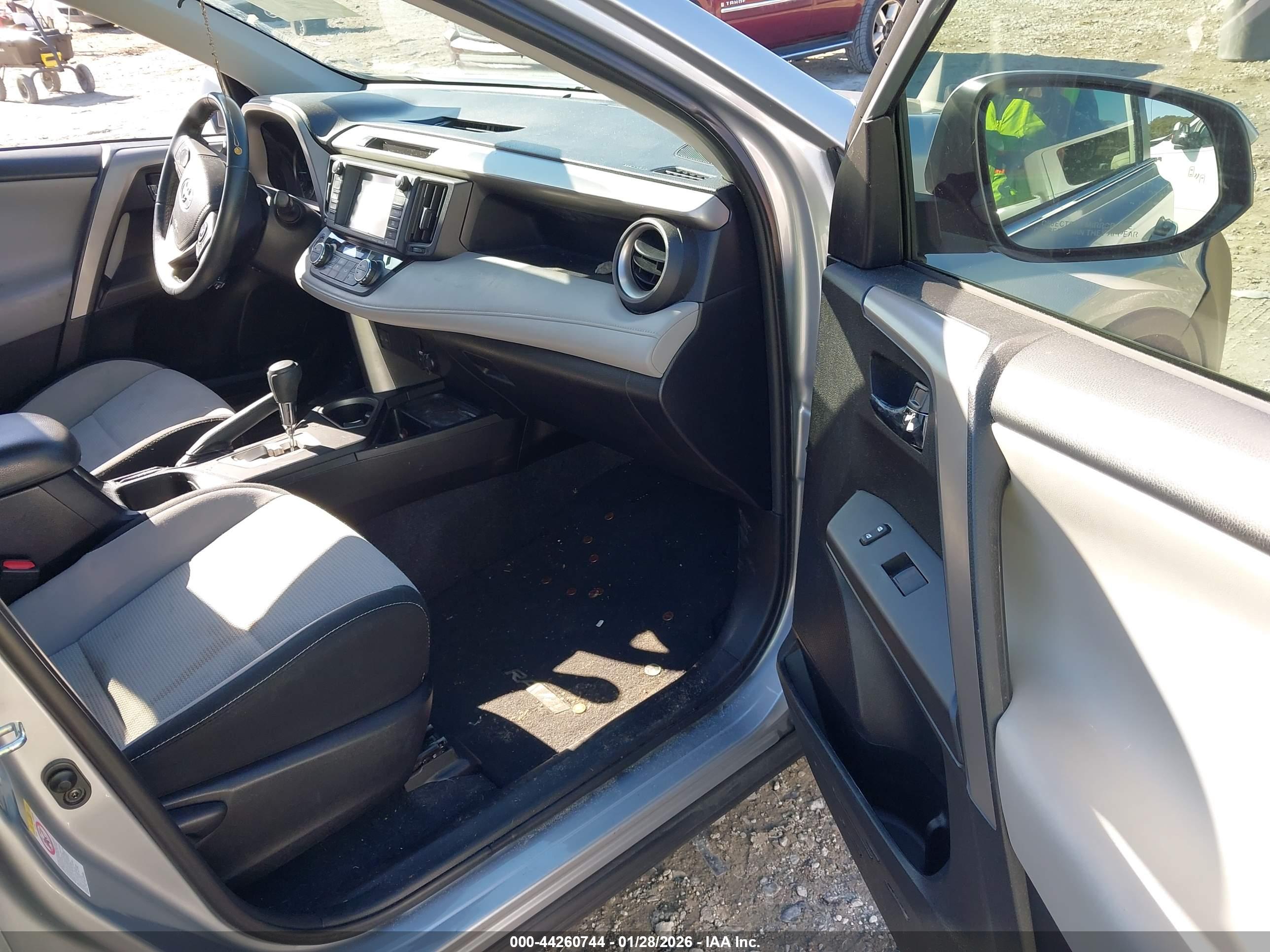 TOYOTA RAV4 image 5