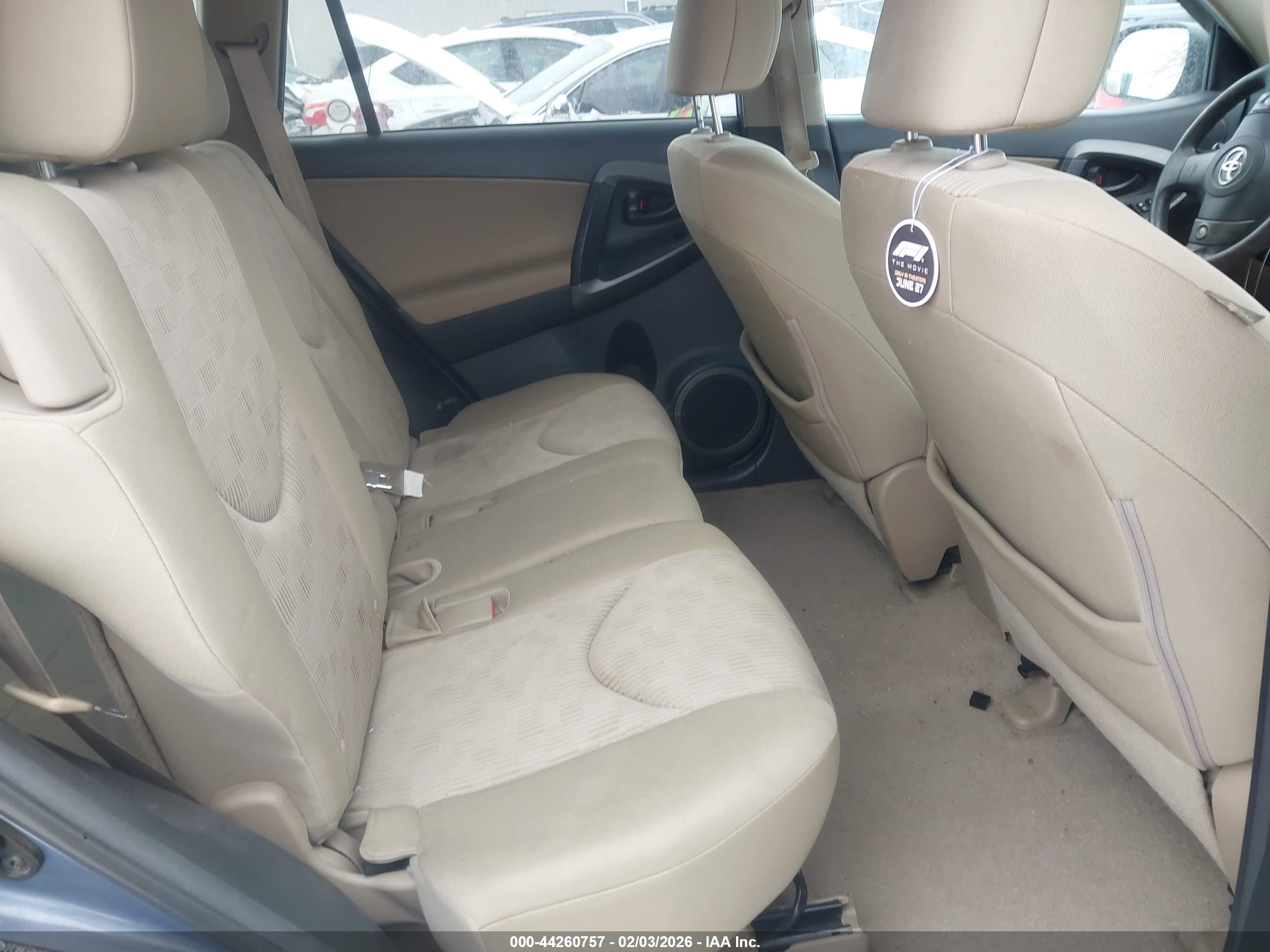 TOYOTA RAV4 image 8