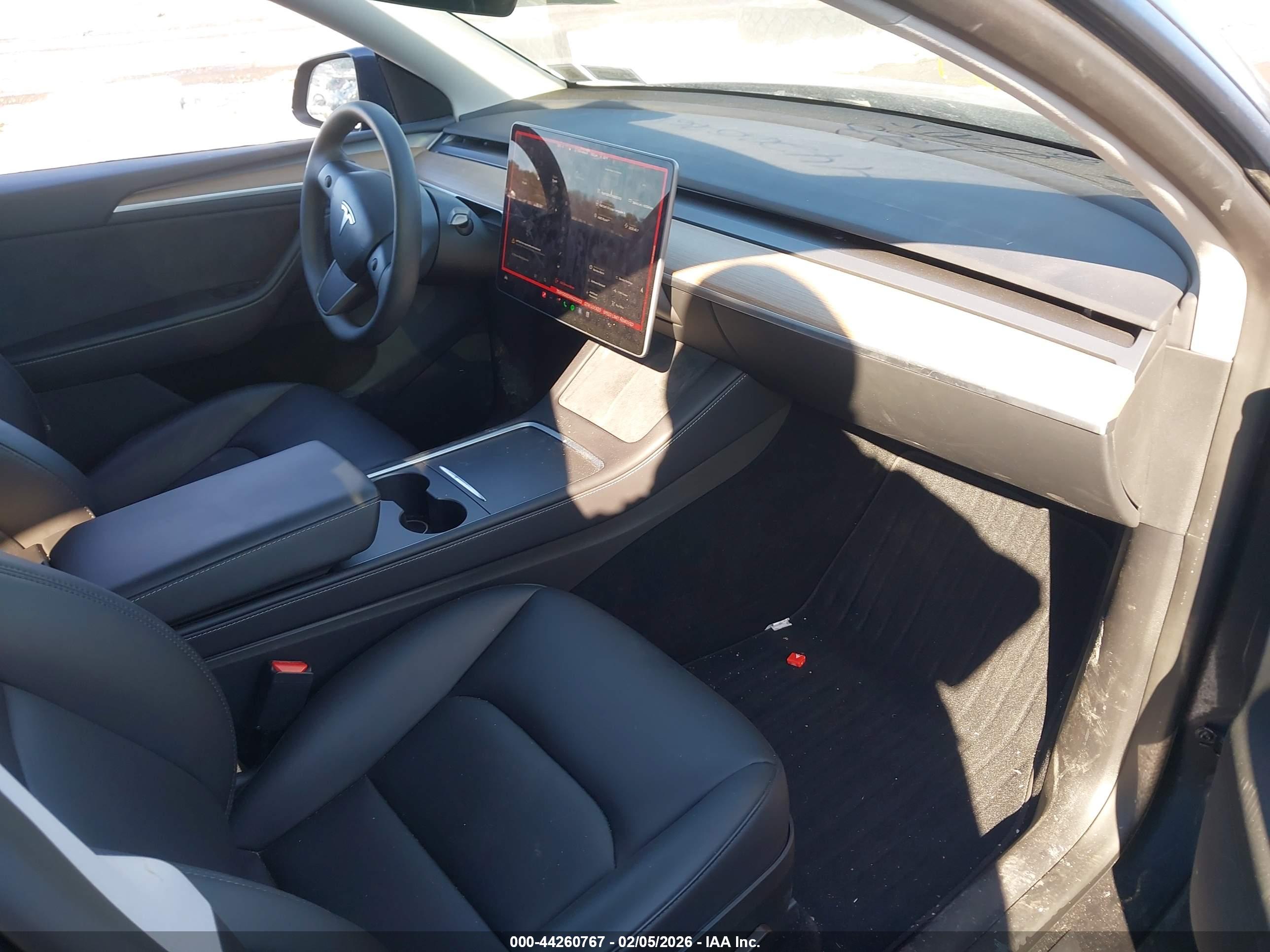 TESLA MODEL image 5
