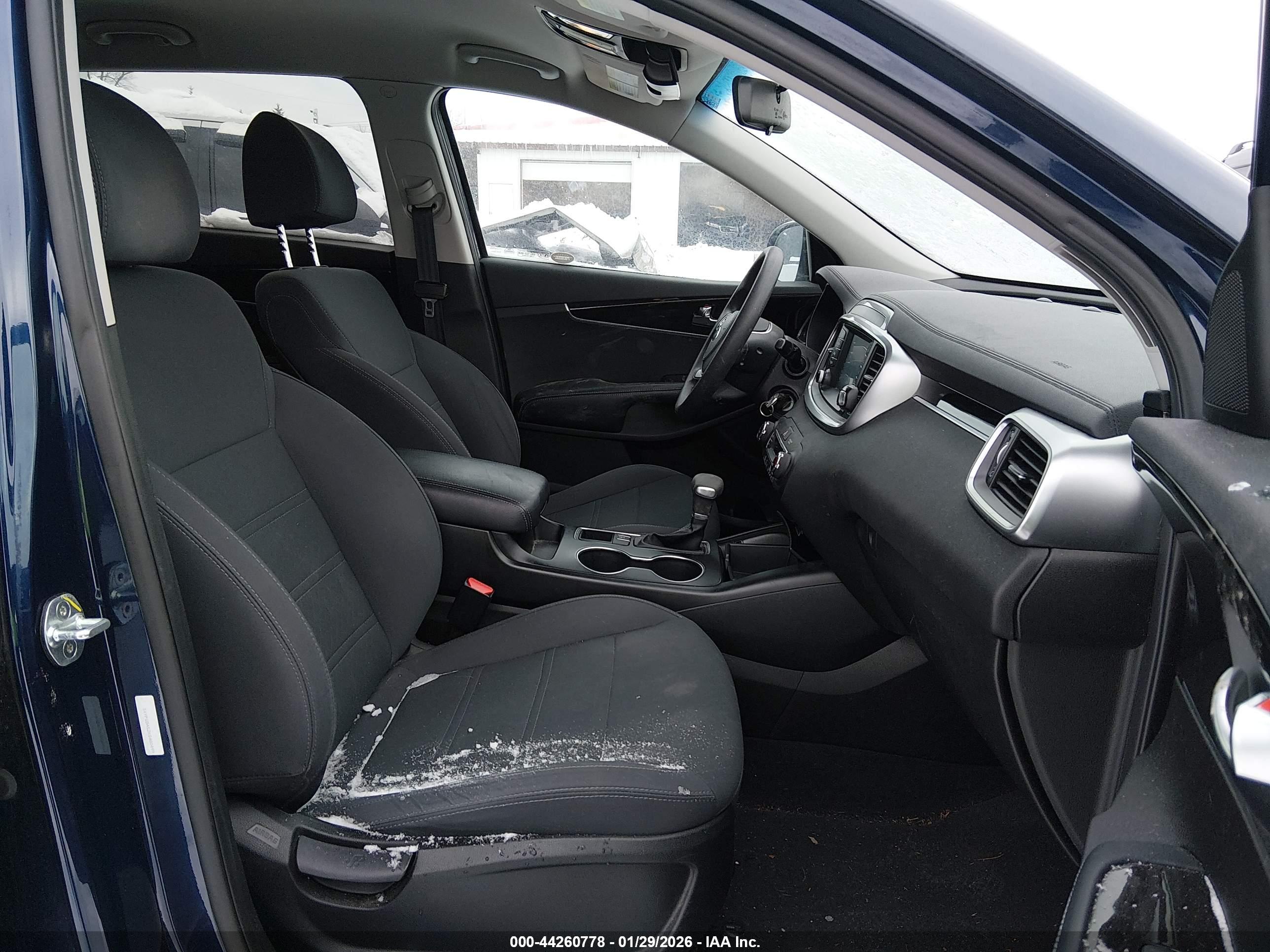 KIA SORENTO image 5