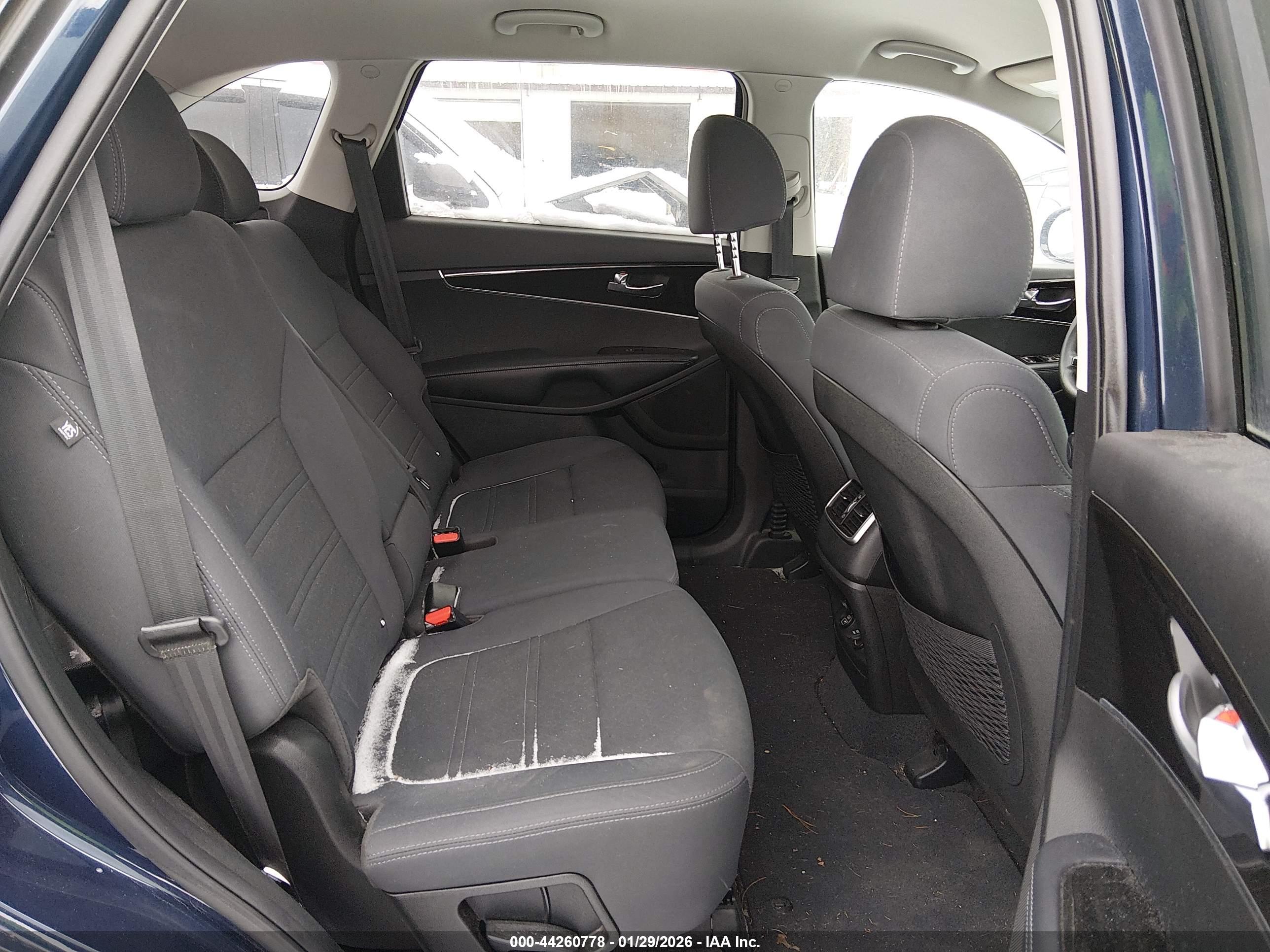 KIA SORENTO image 8