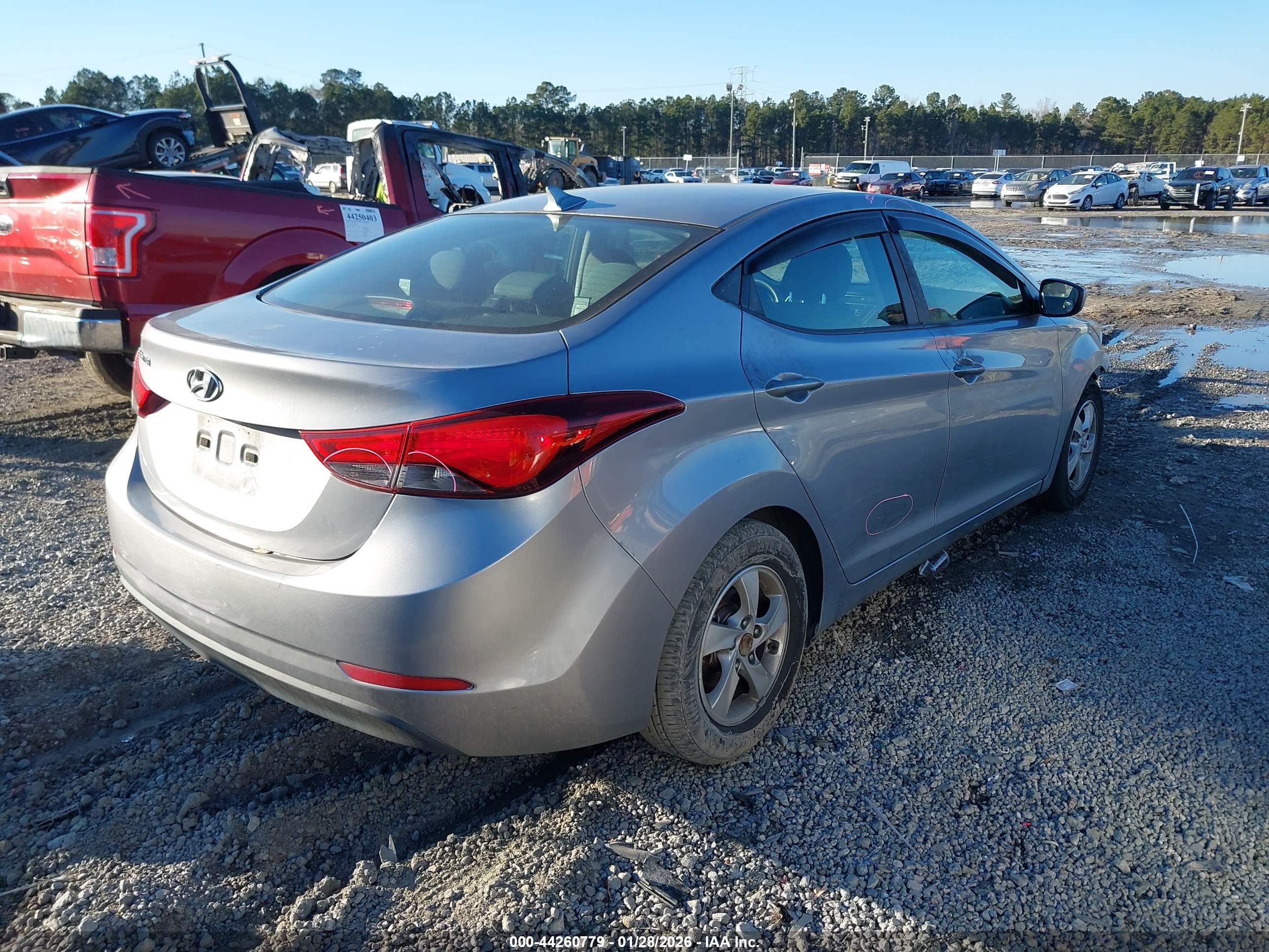 HYUNDAI ELANTRA image 4