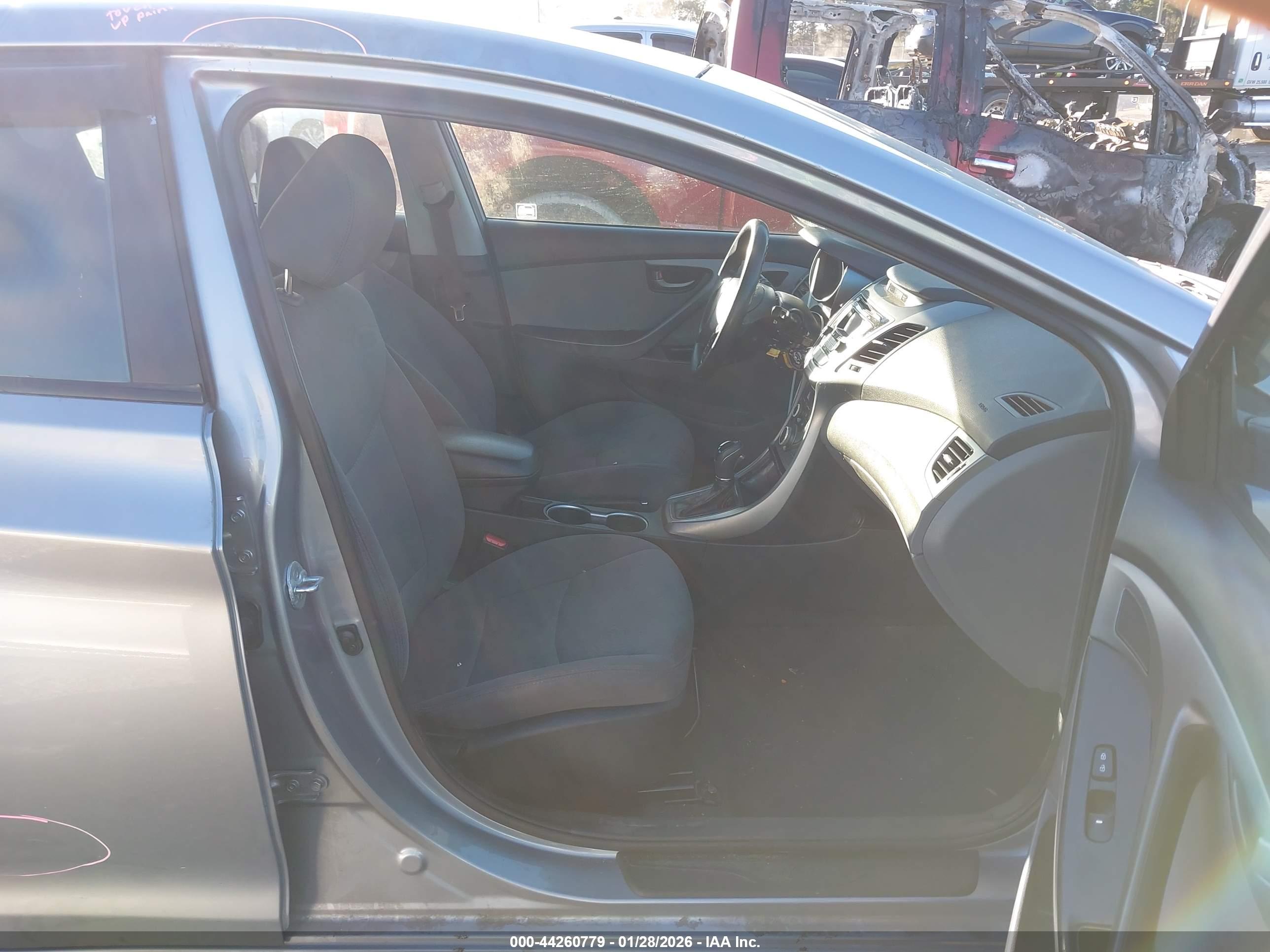 HYUNDAI ELANTRA image 5
