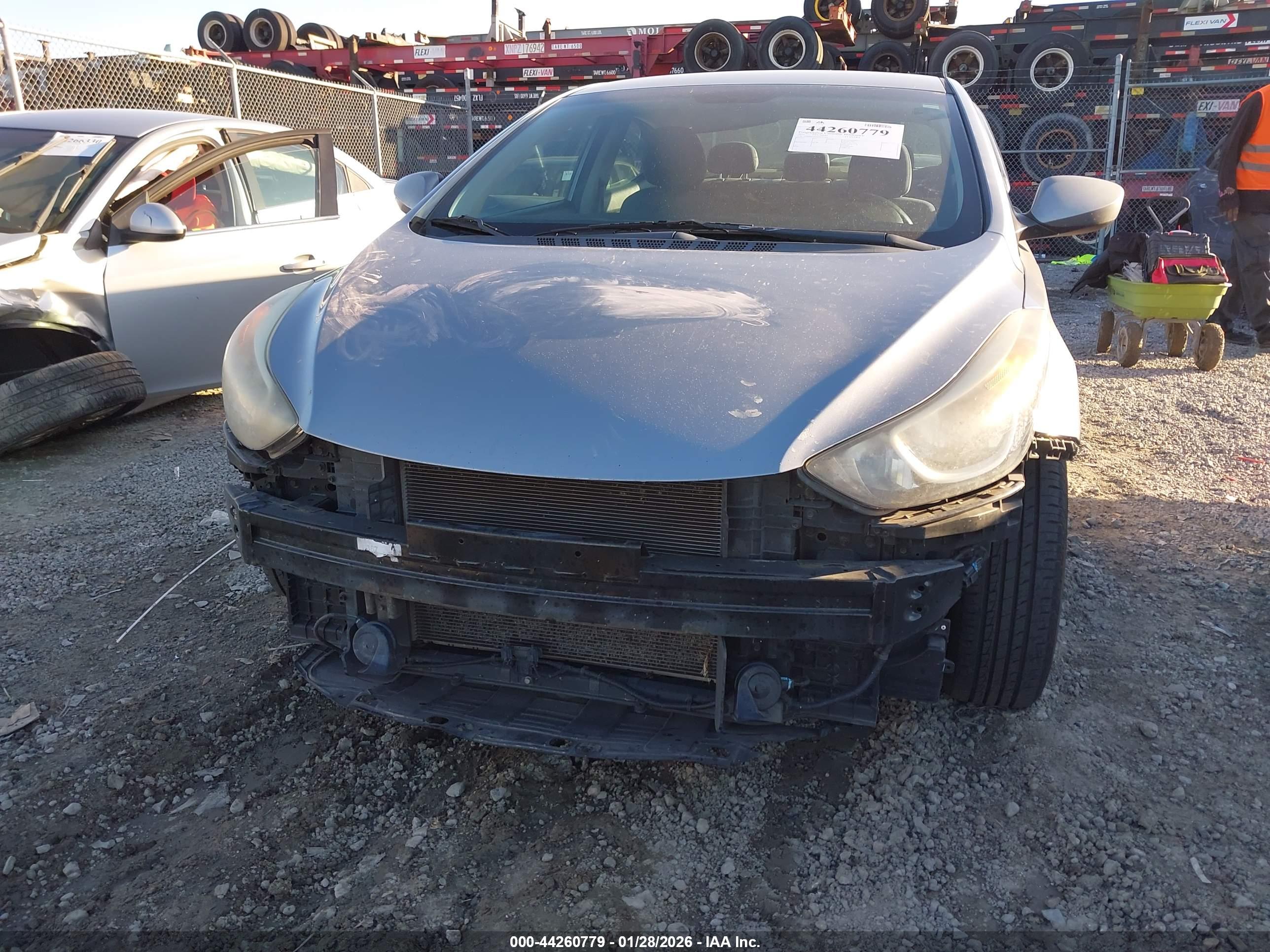 HYUNDAI ELANTRA image 6