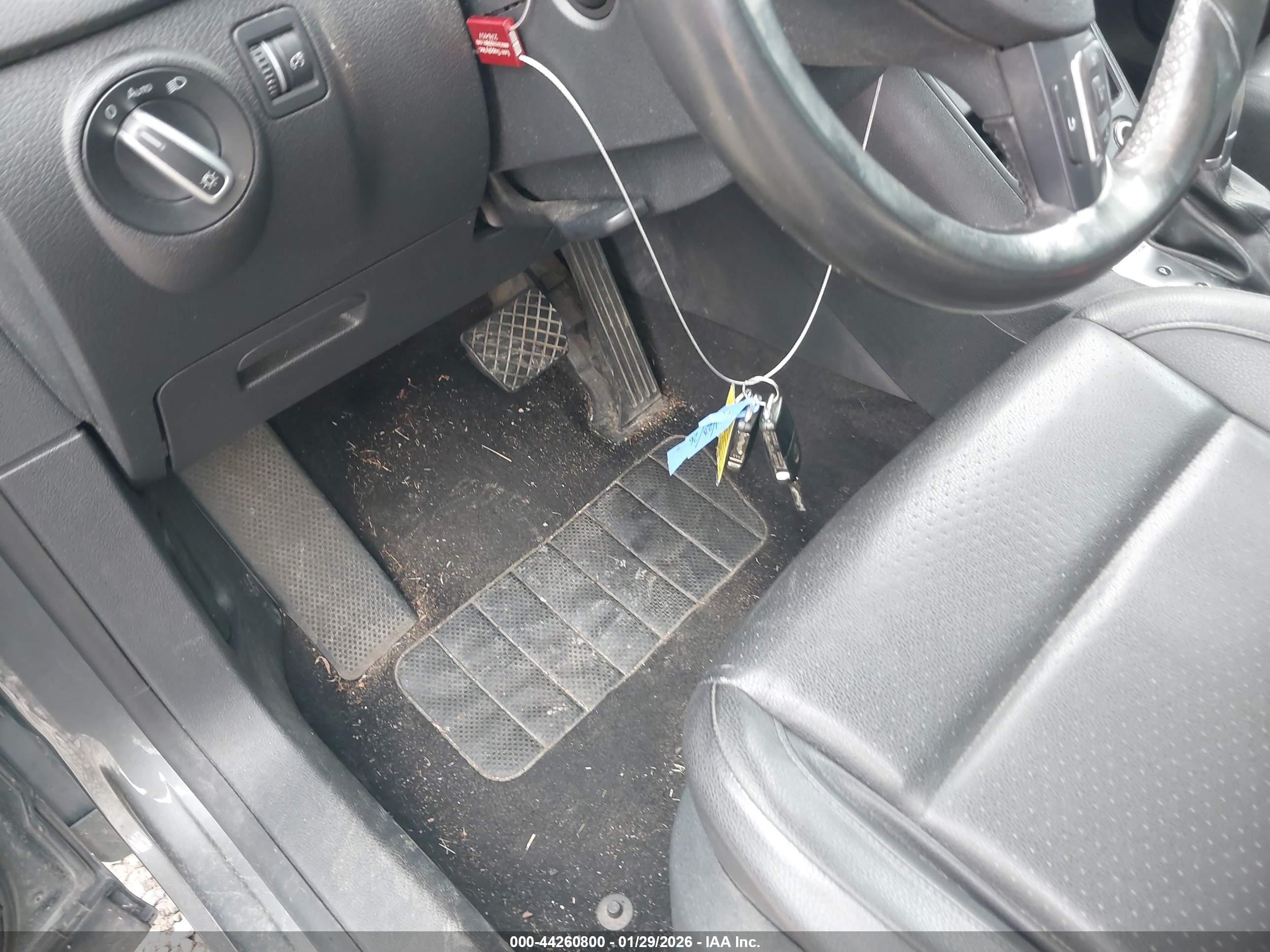 VOLKSWAGEN TIGUAN image 11