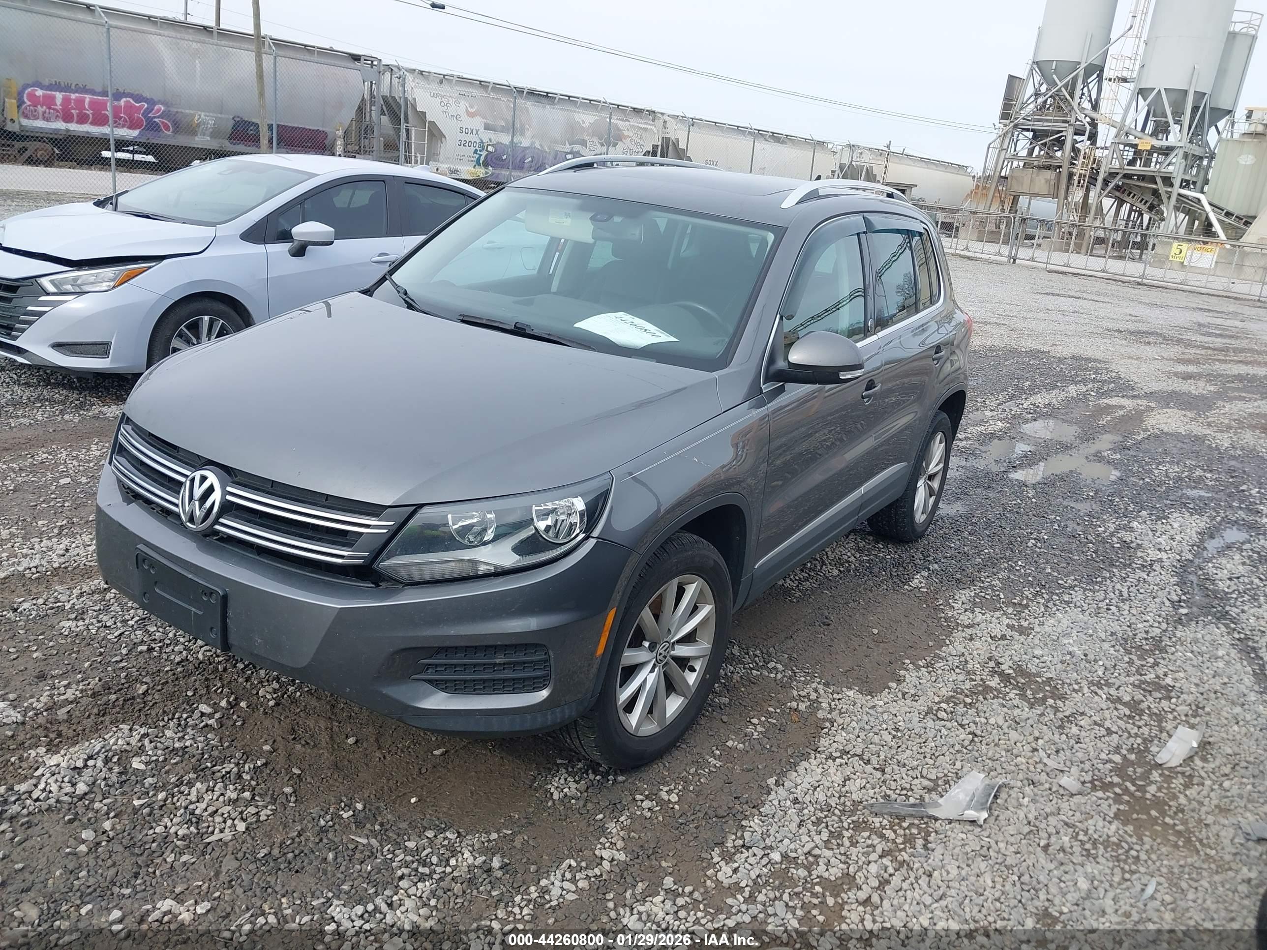 VOLKSWAGEN TIGUAN image 2