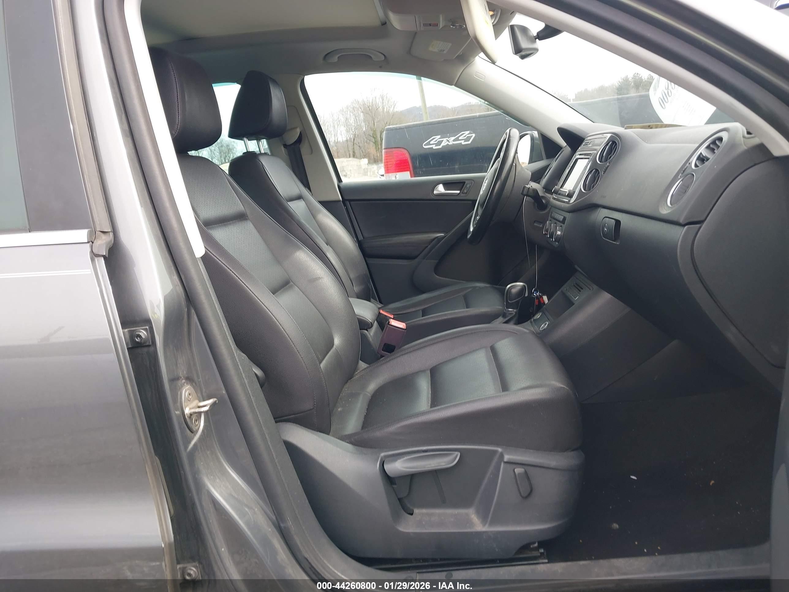 VOLKSWAGEN TIGUAN image 5