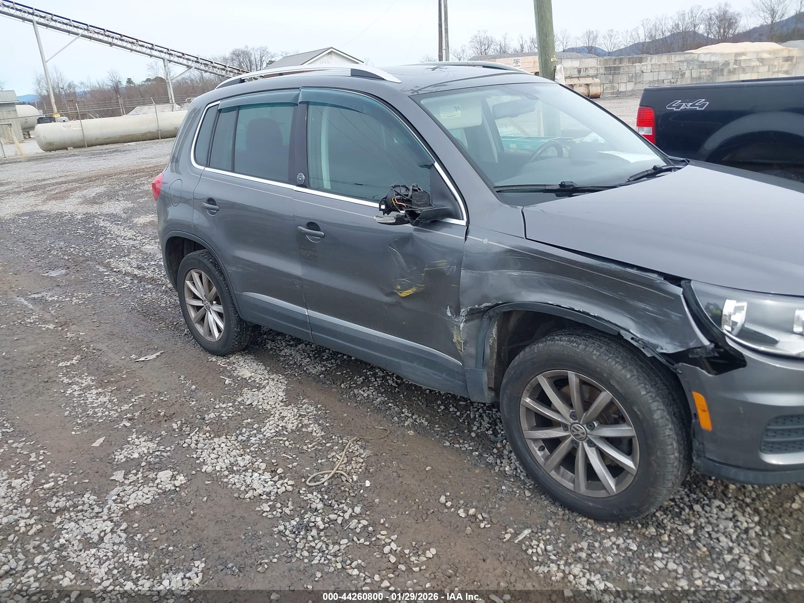 VOLKSWAGEN TIGUAN image 6