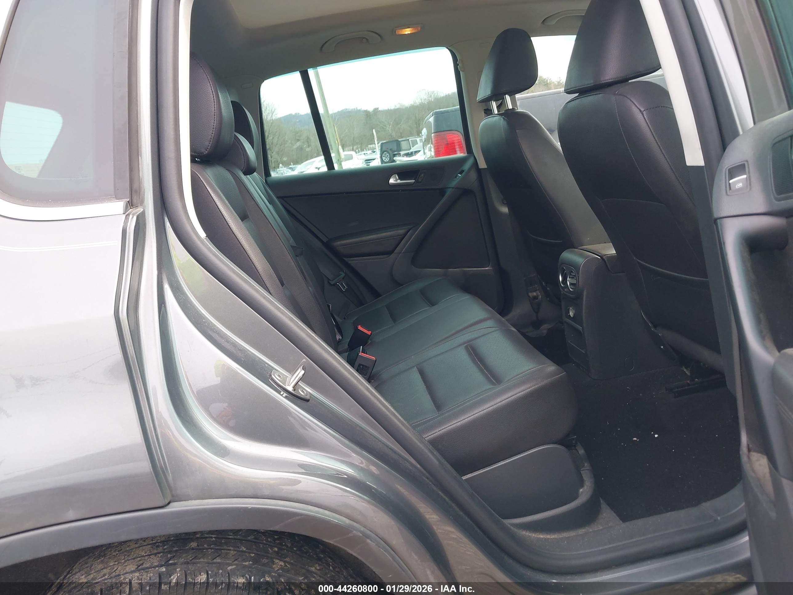 VOLKSWAGEN TIGUAN image 8