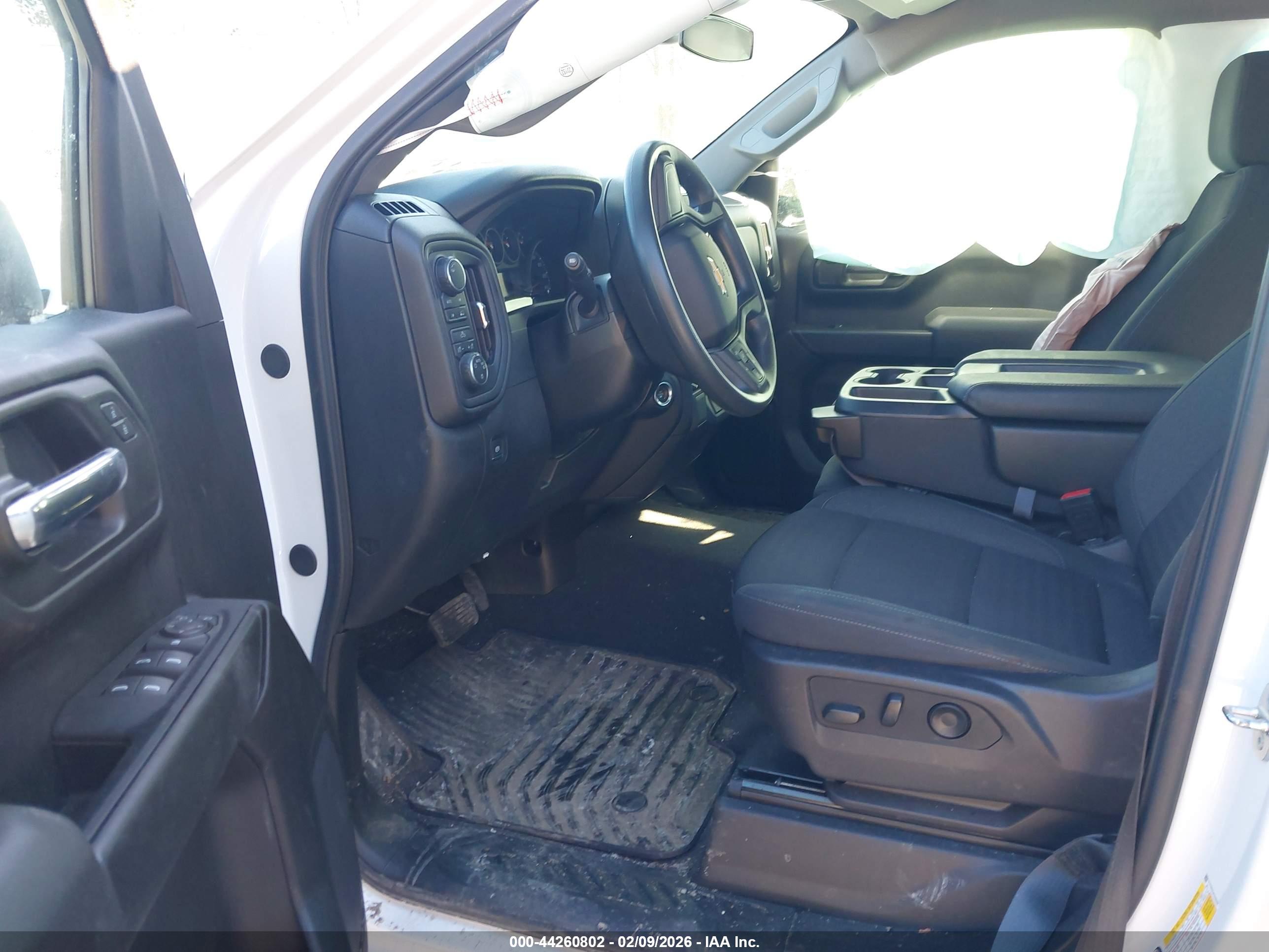 CHEVROLET SILVERADO image 5