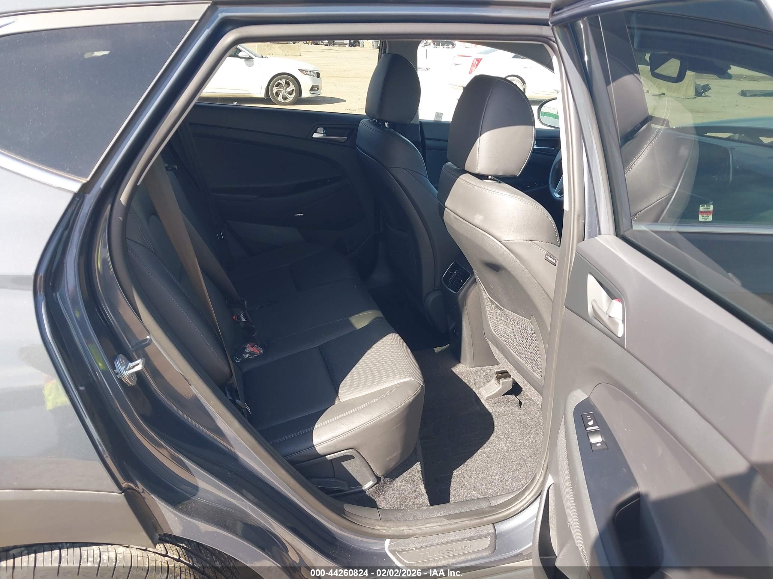 HYUNDAI TUCSON image 8