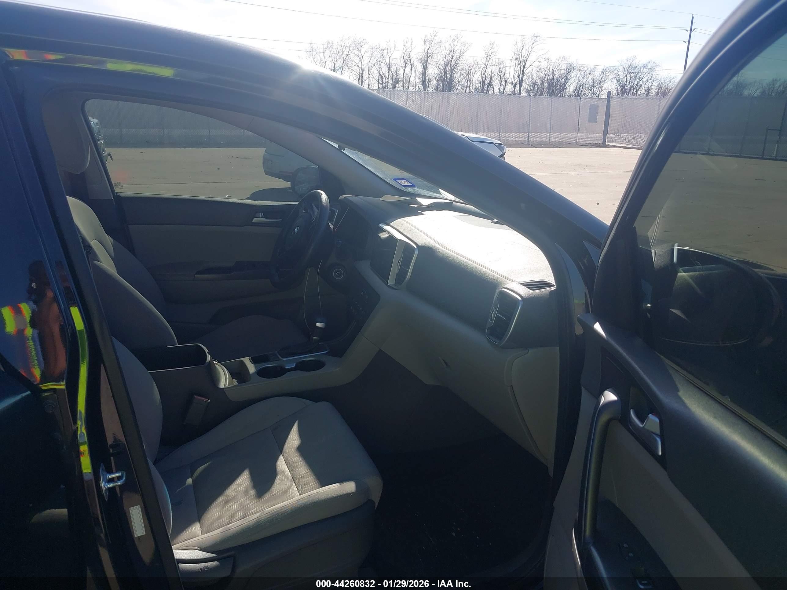 KIA SPORTAGE image 5