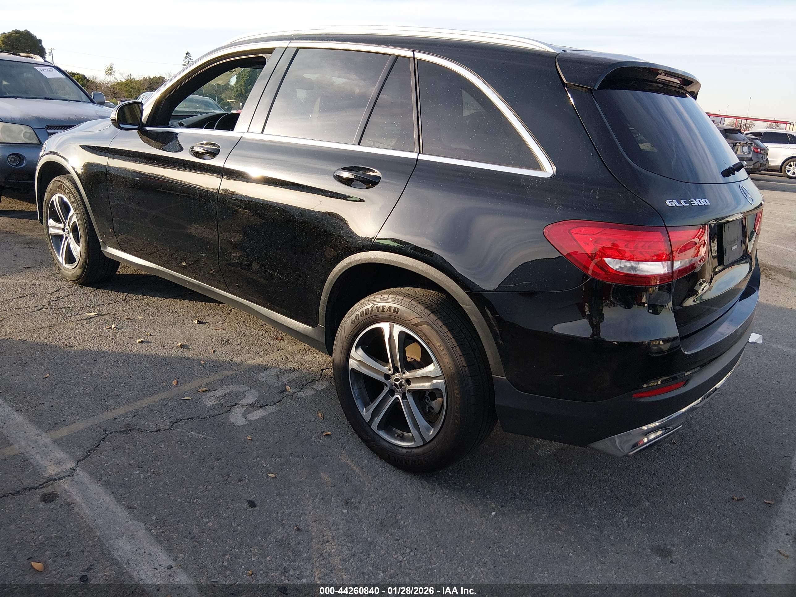 MERCEDES-BENZ GLC image 3