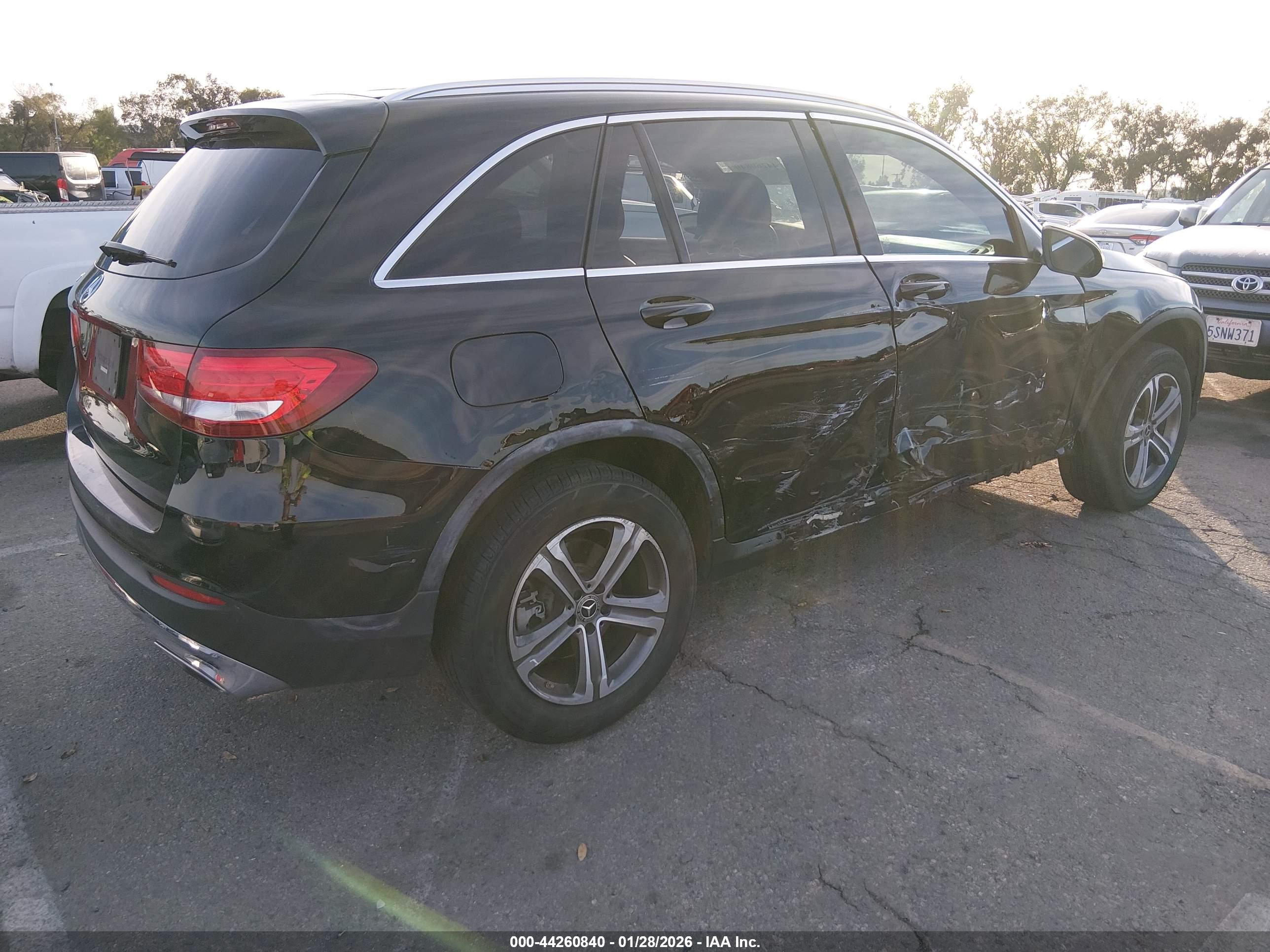 MERCEDES-BENZ GLC image 4