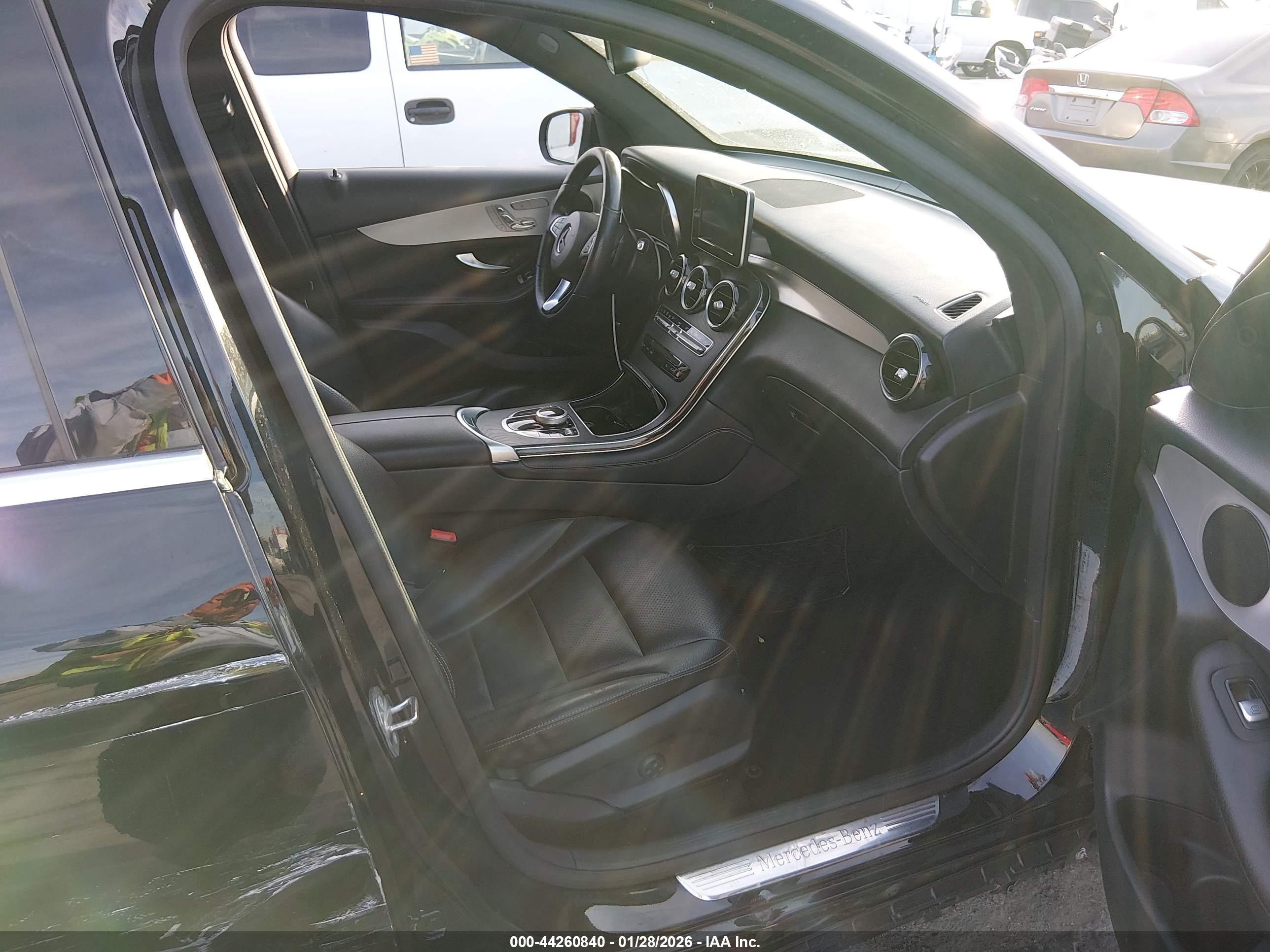 MERCEDES-BENZ GLC image 5