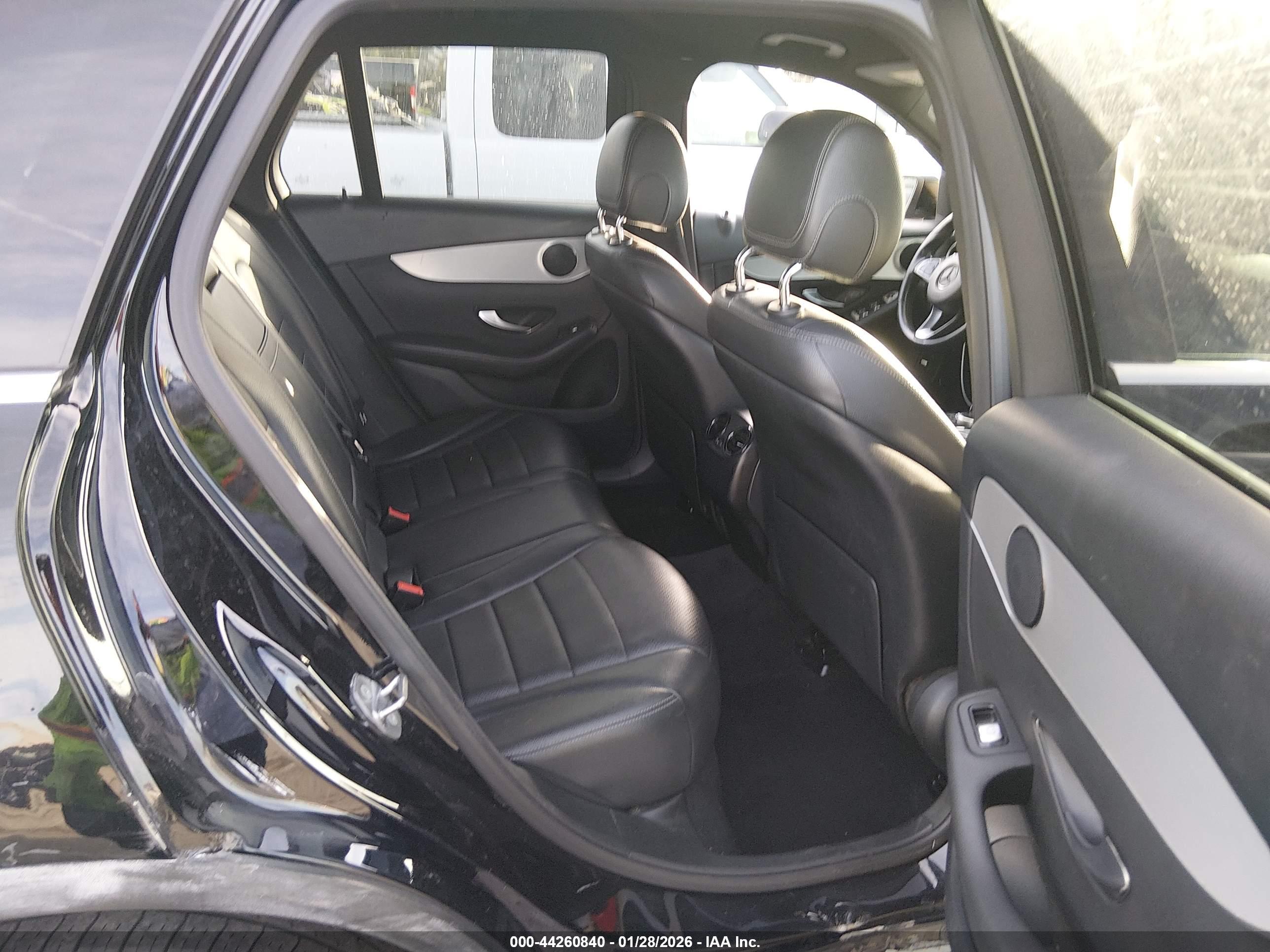 MERCEDES-BENZ GLC image 8